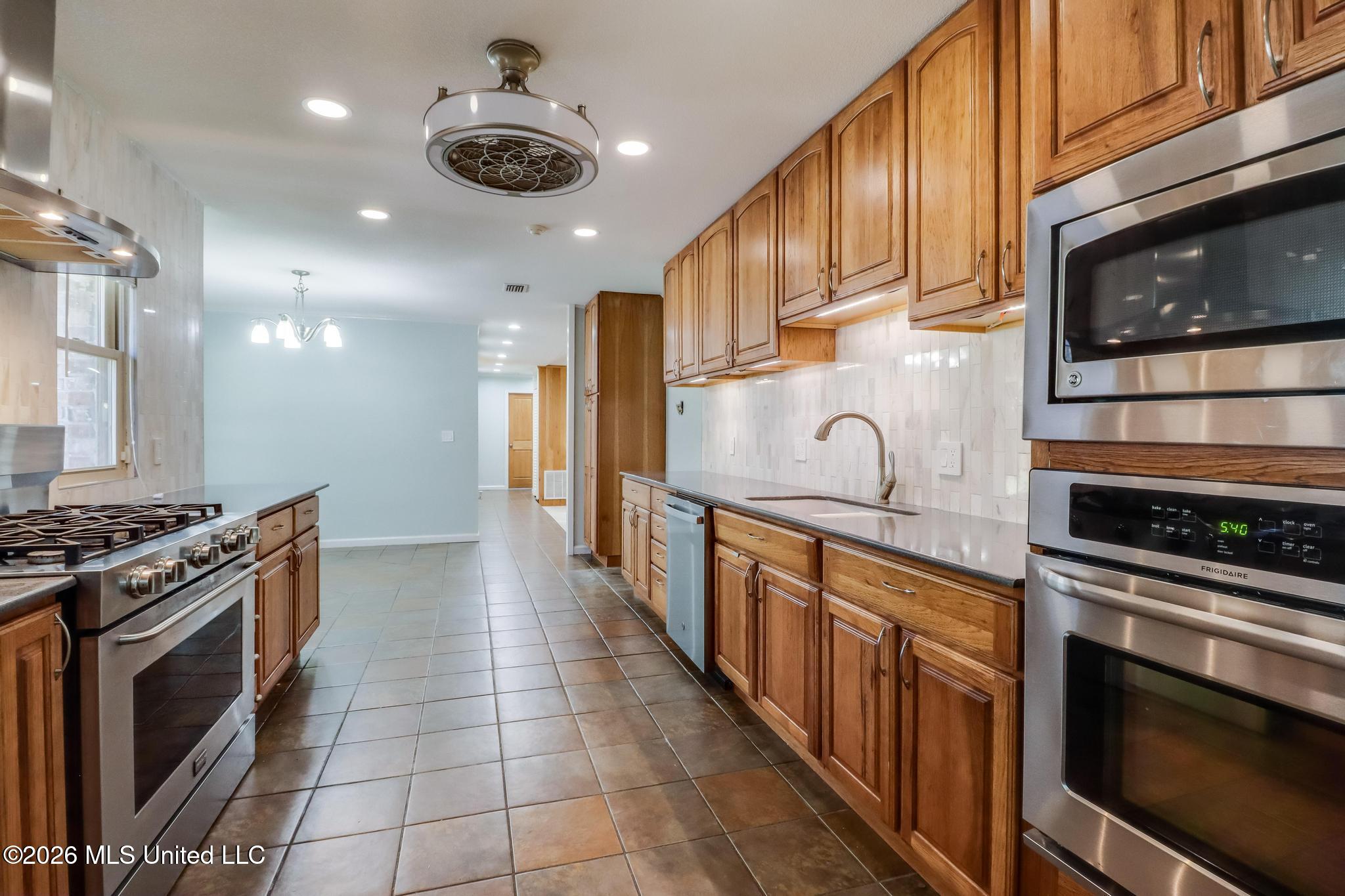 11201 Creek Drive Property Photo 18
