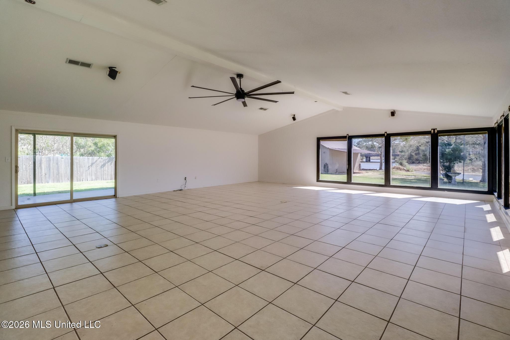 11201 Creek Drive Property Photo 20