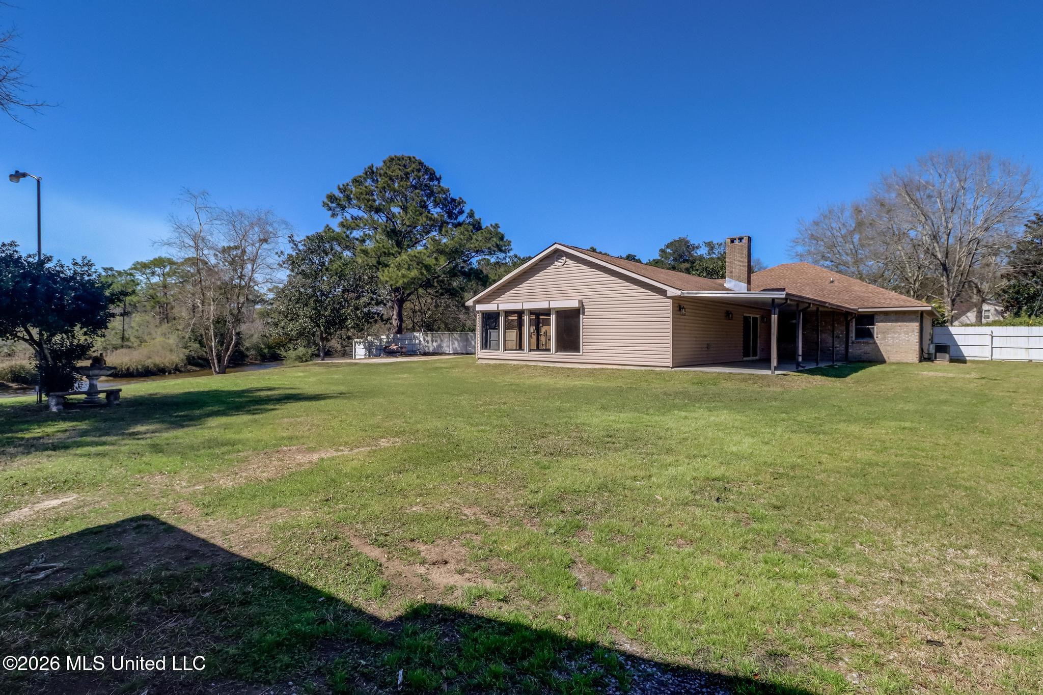 11201 Creek Drive Property Photo 32