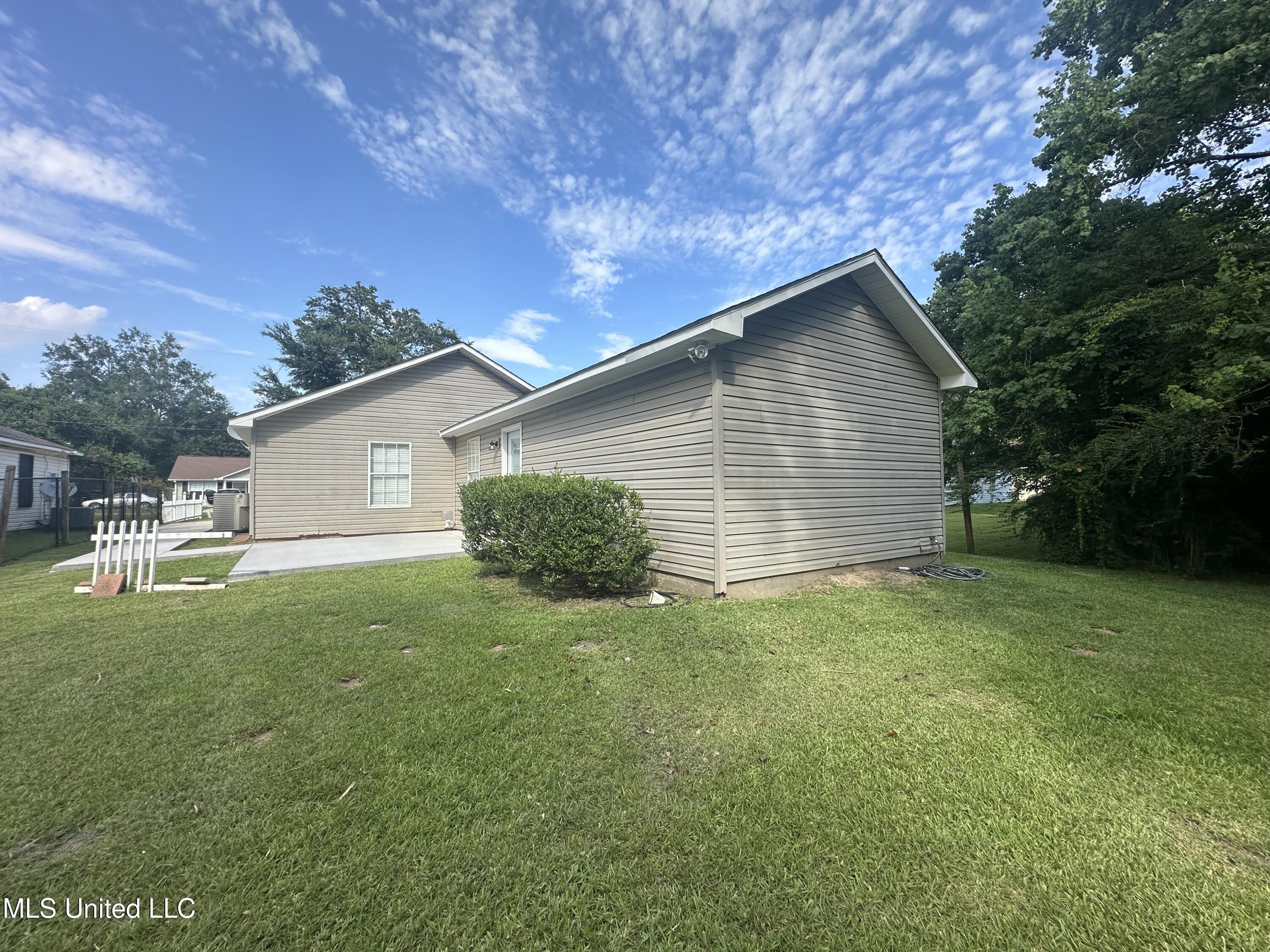 1113 Beach Avenue Property Photo 15