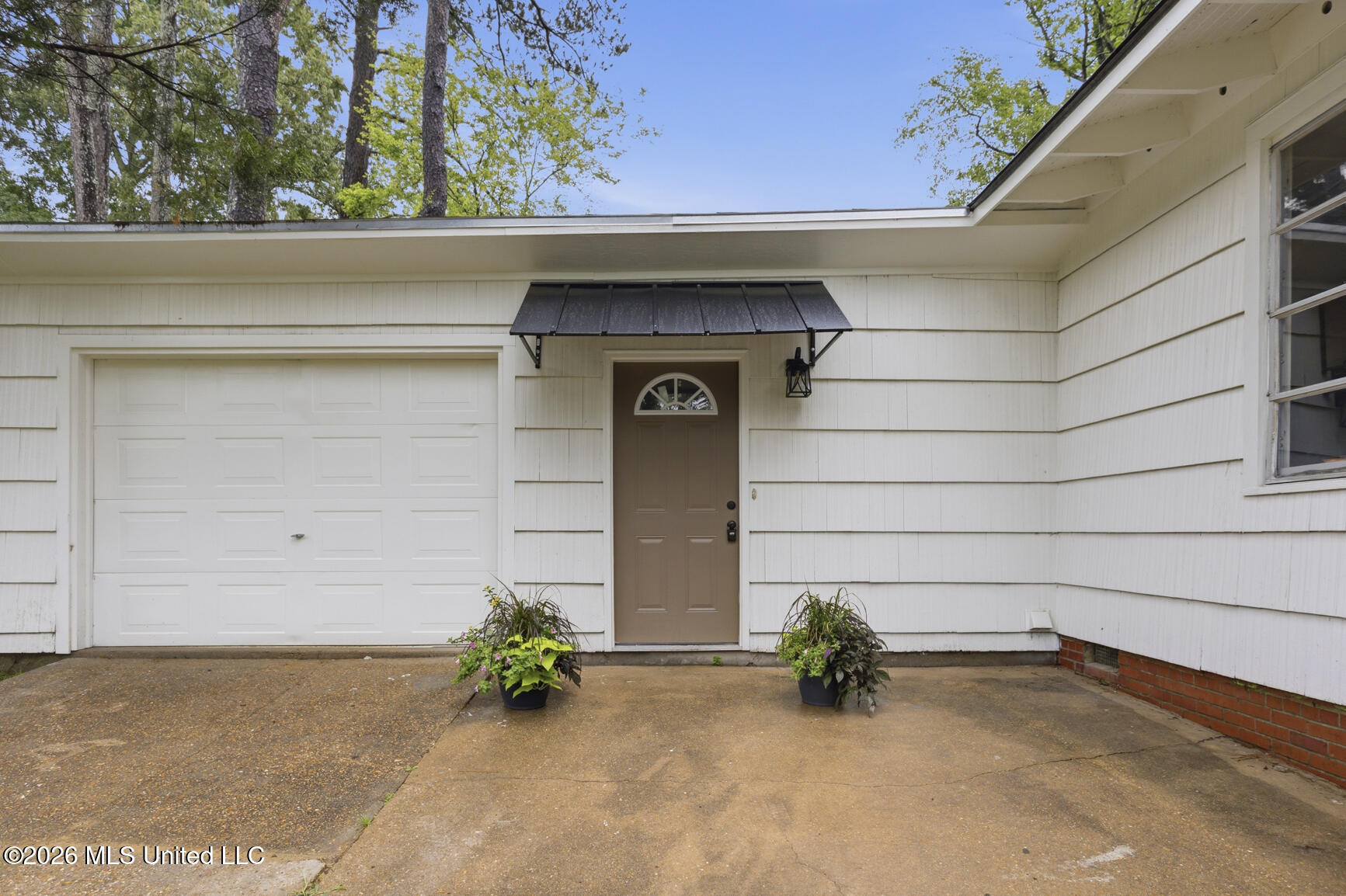 4546 Meadowridge Drive Property Photo 2