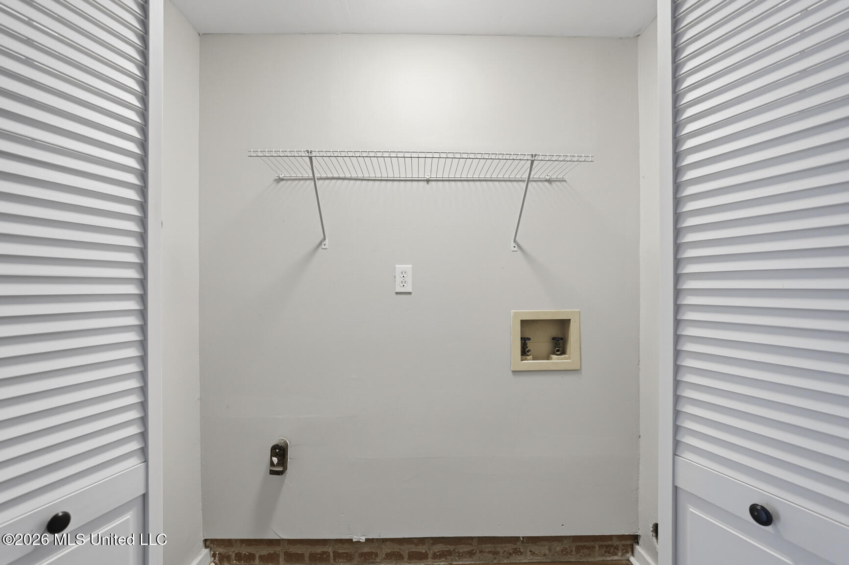 4546 Meadowridge Drive Property Photo 4
