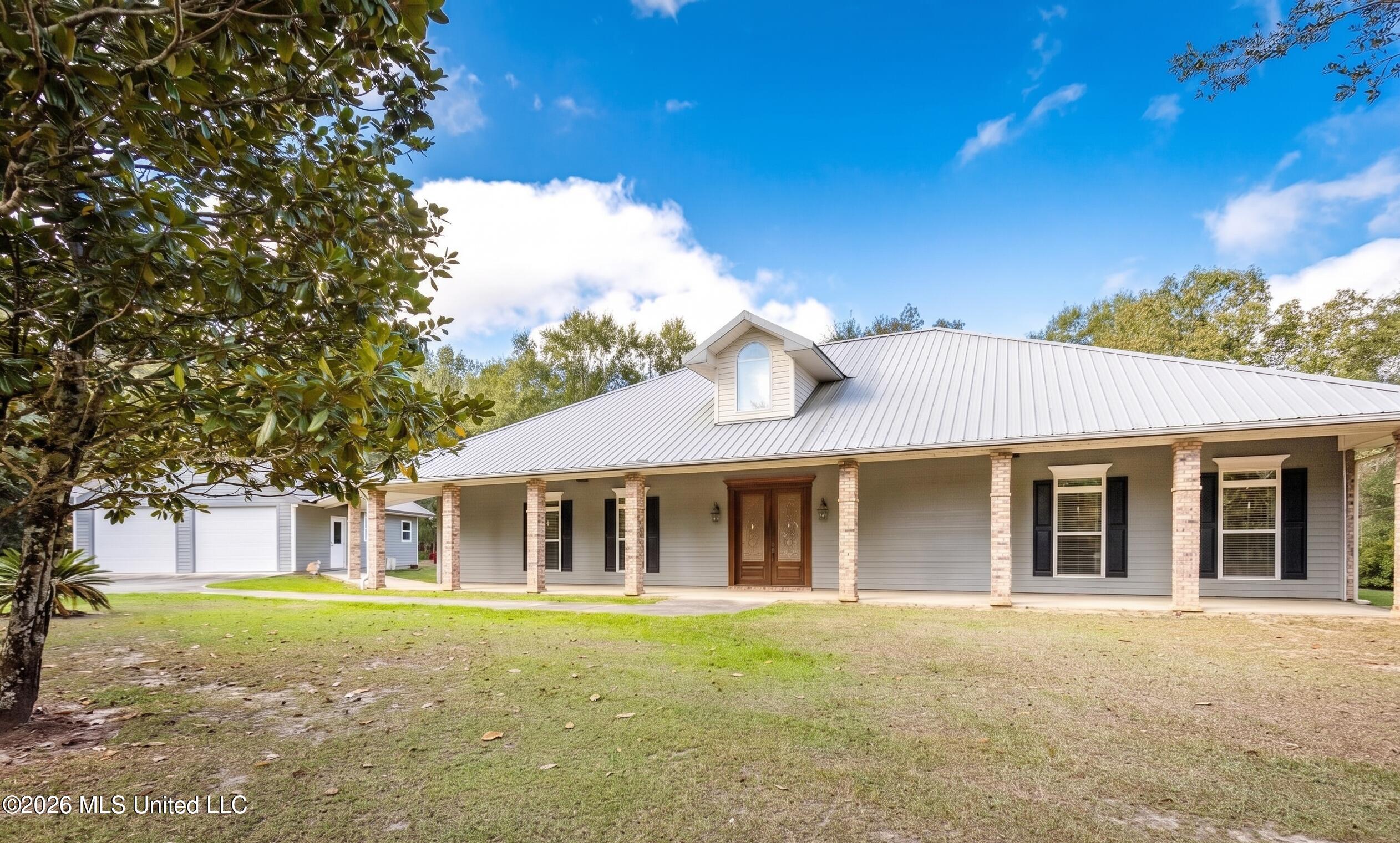 3112 S Holden Drive Property Photo 1