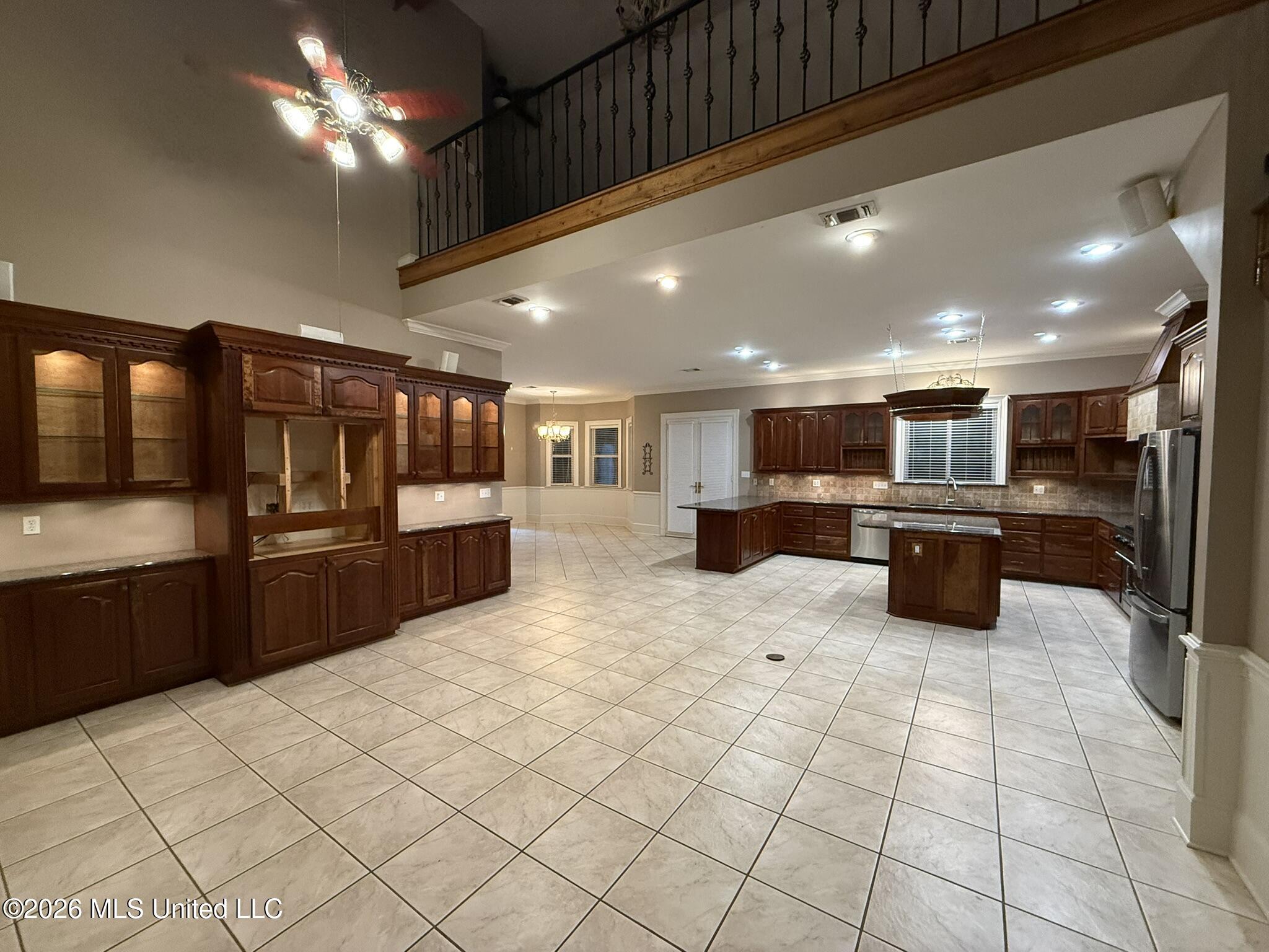 3112 S Holden Drive Property Photo 3