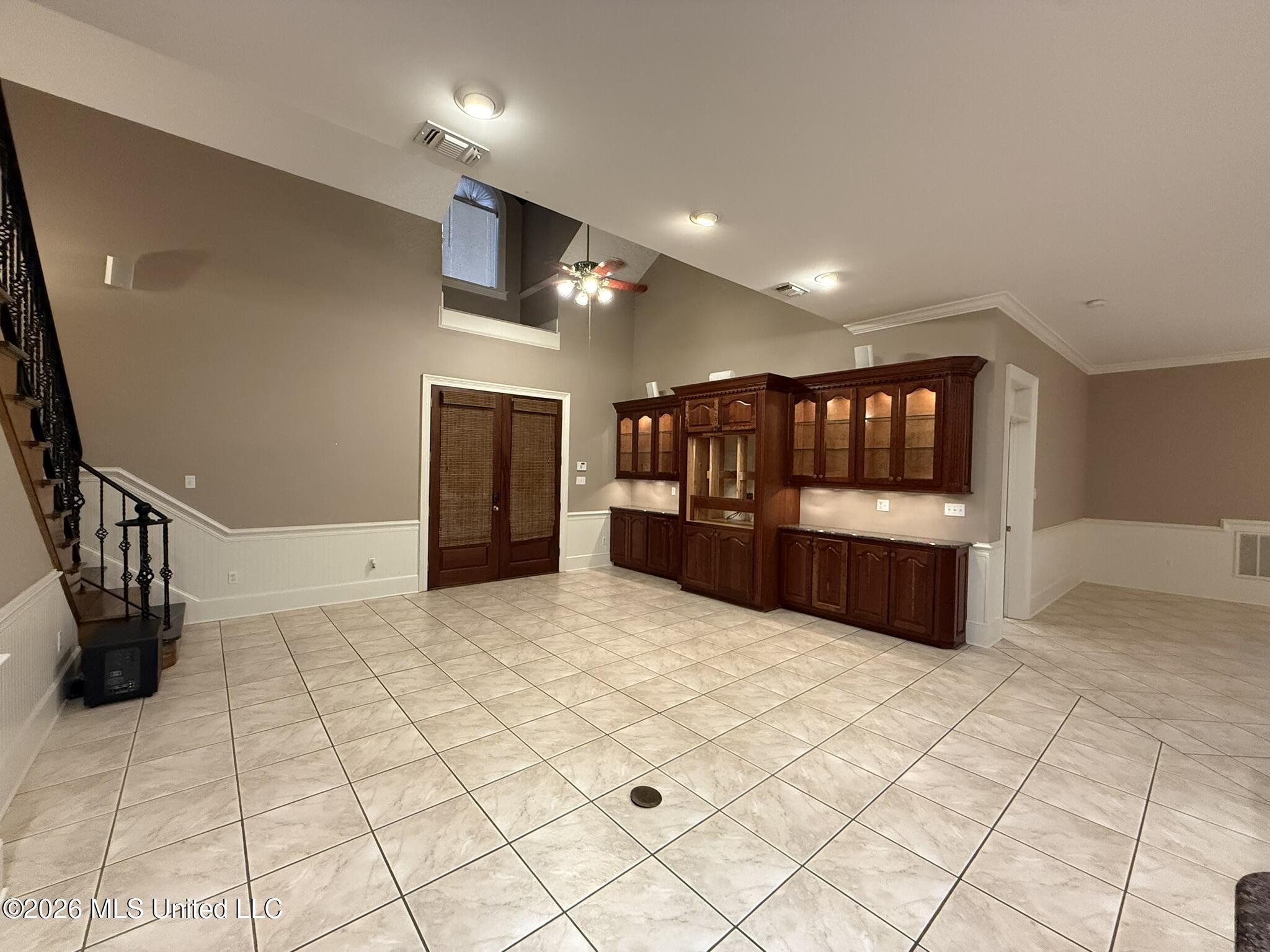 3112 S Holden Drive Property Photo 4