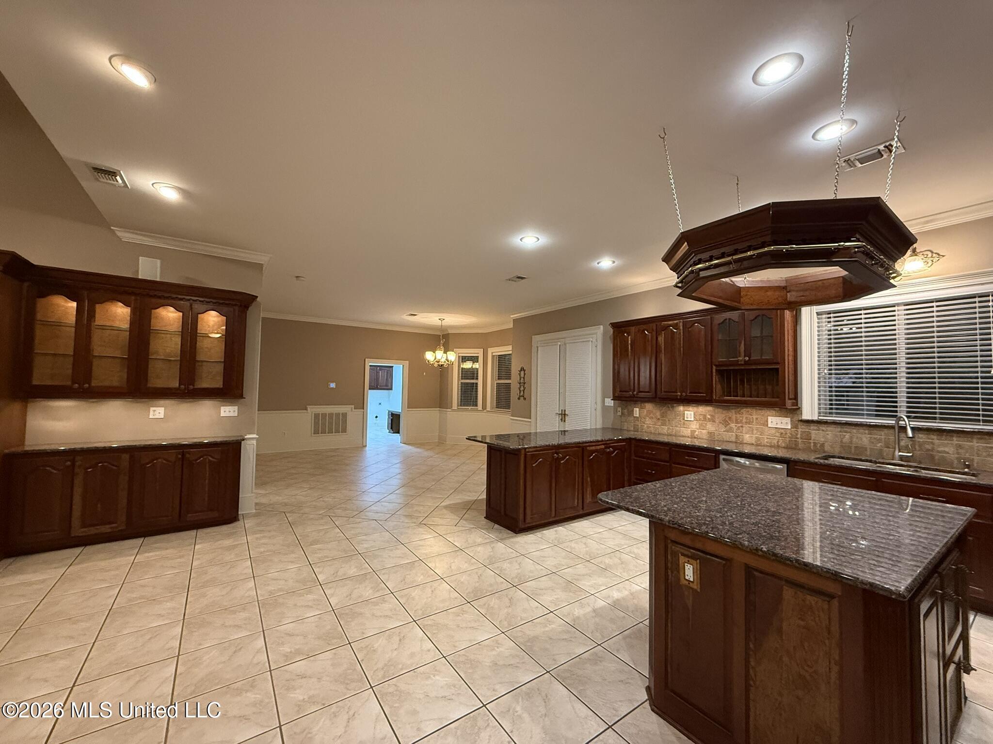 3112 S Holden Drive Property Photo 5