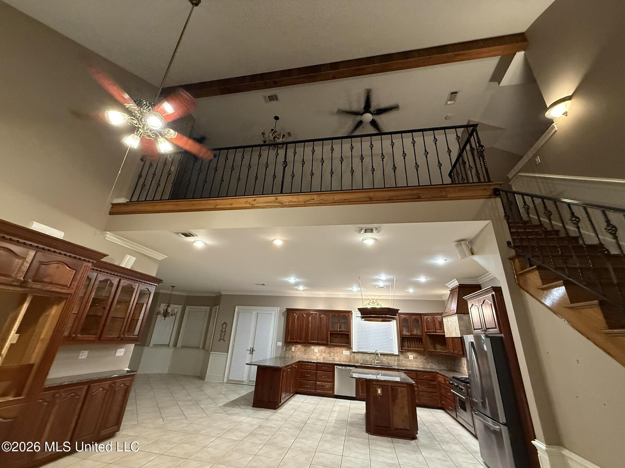 3112 S Holden Drive Property Photo 7