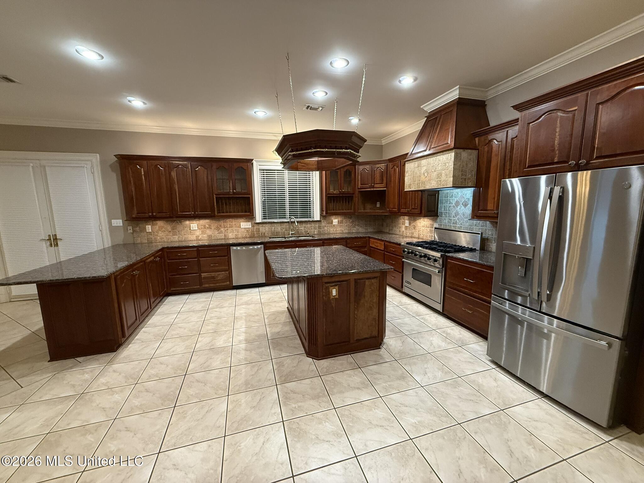 3112 S Holden Drive Property Photo 8