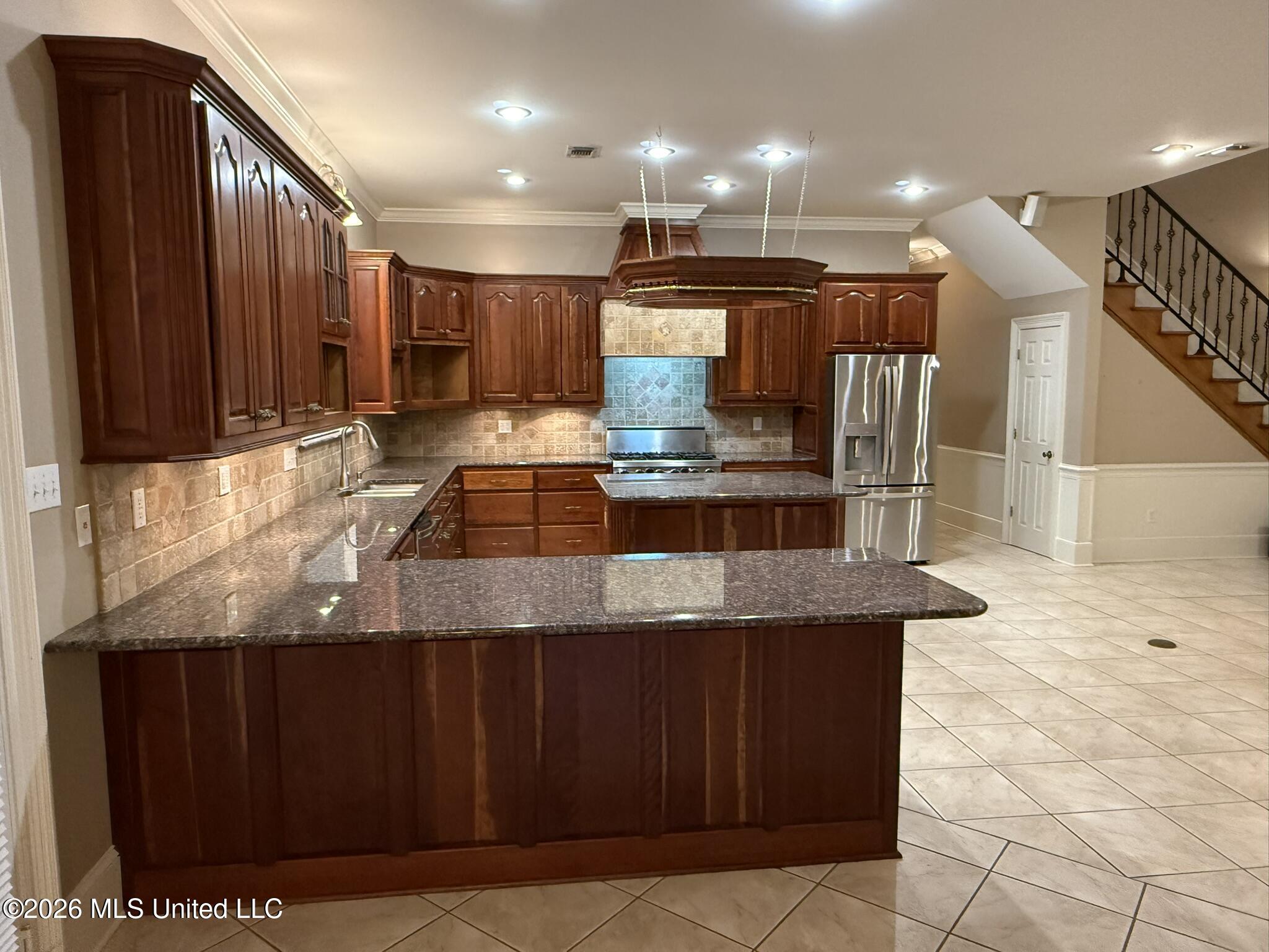 3112 S Holden Drive Property Photo 9