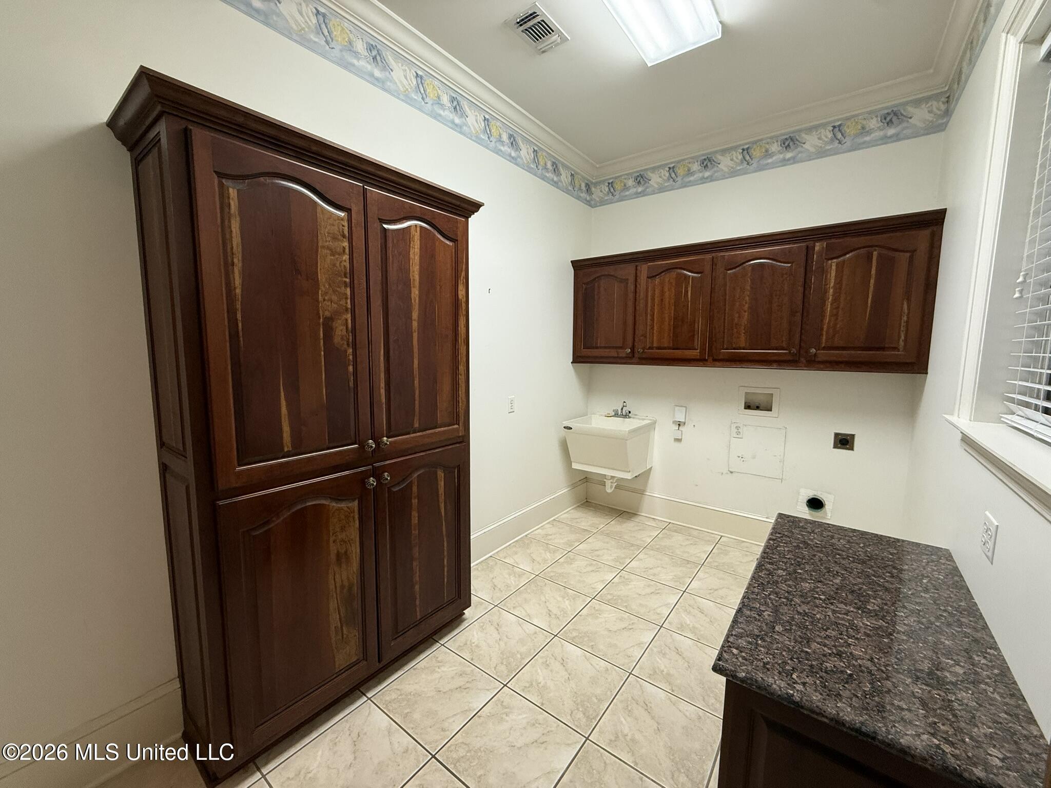 3112 S Holden Drive Property Photo 11
