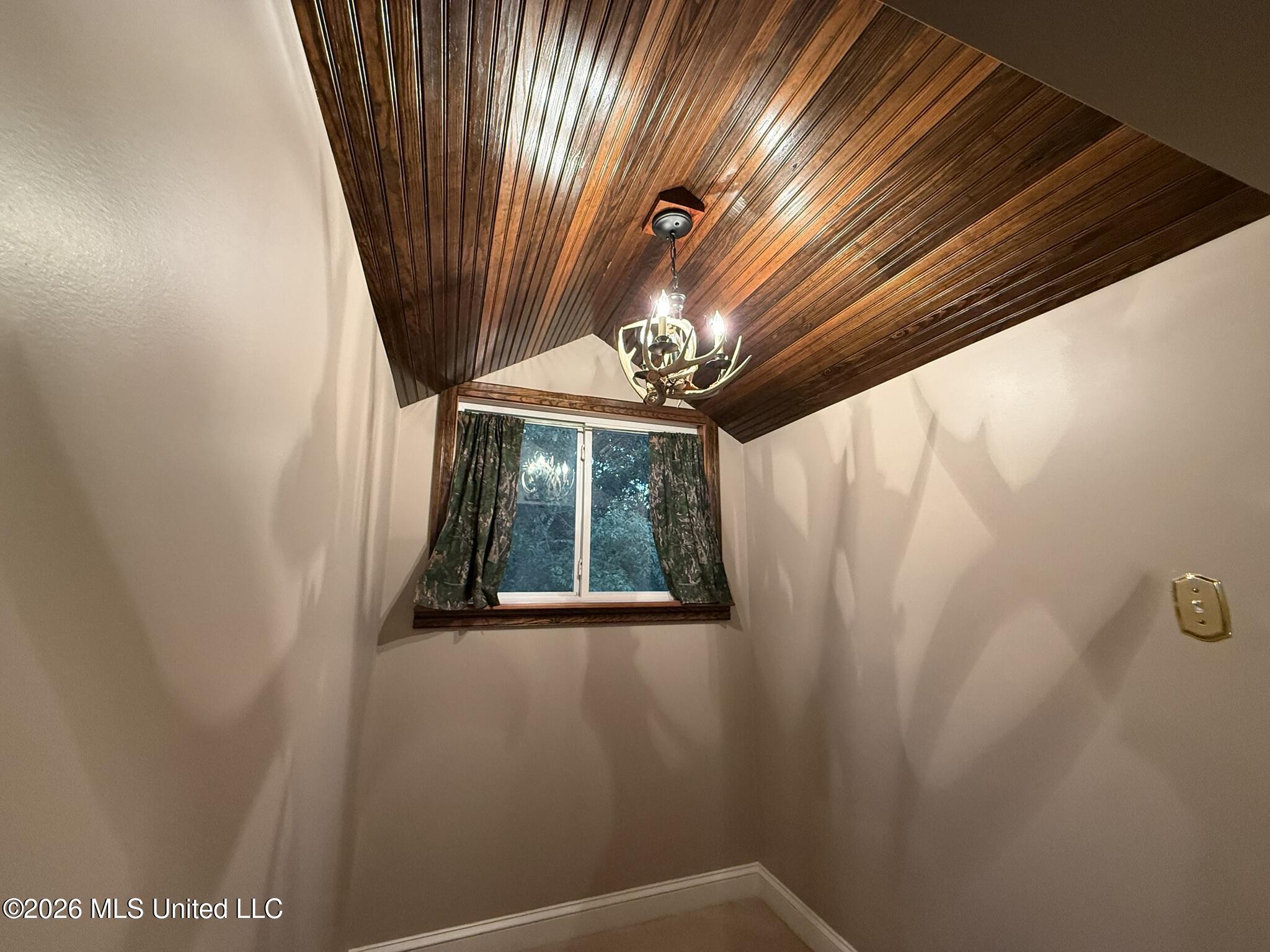 3112 S Holden Drive Property Photo 16