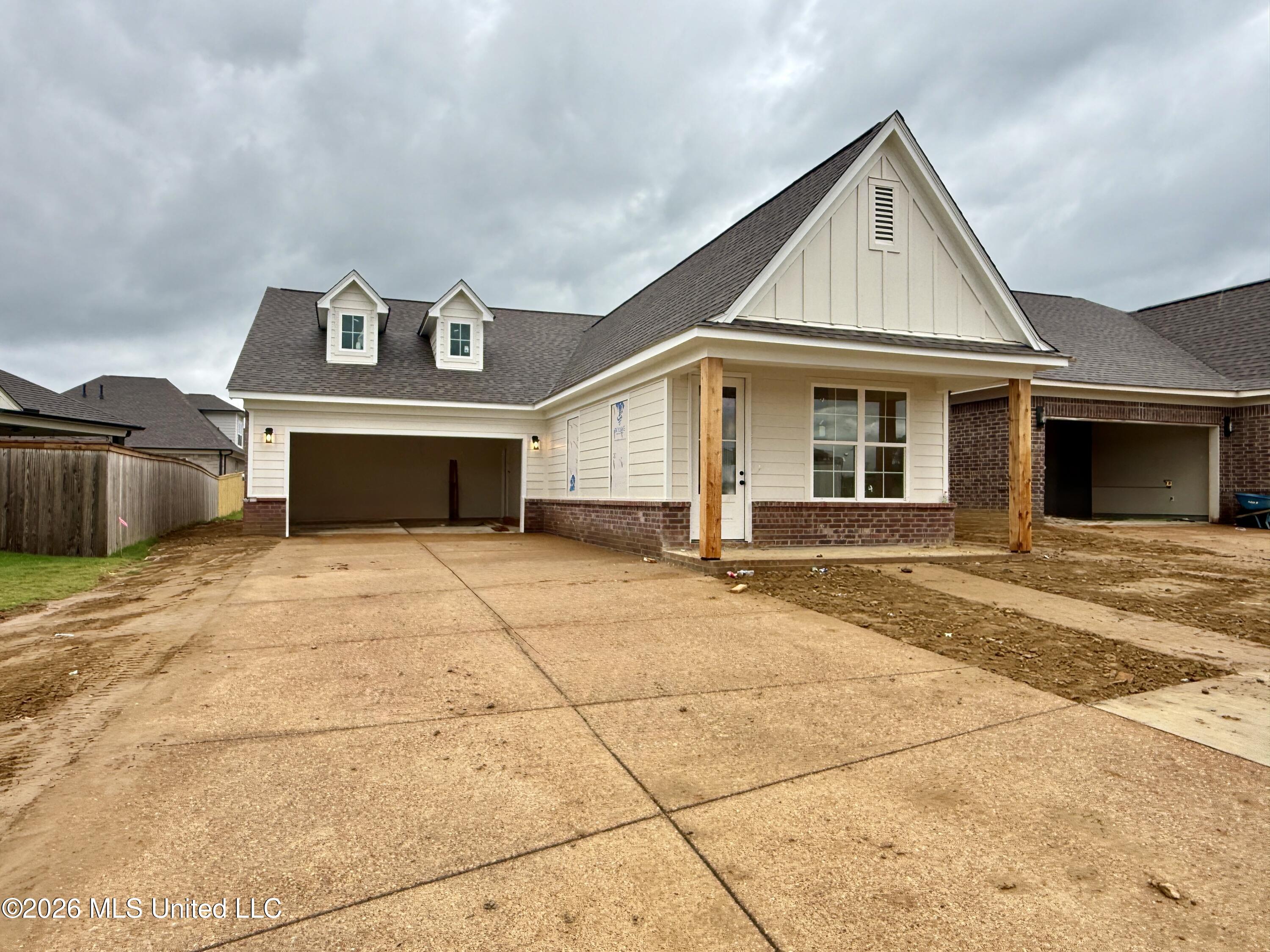 825 E Quitman Court Property Photo 1