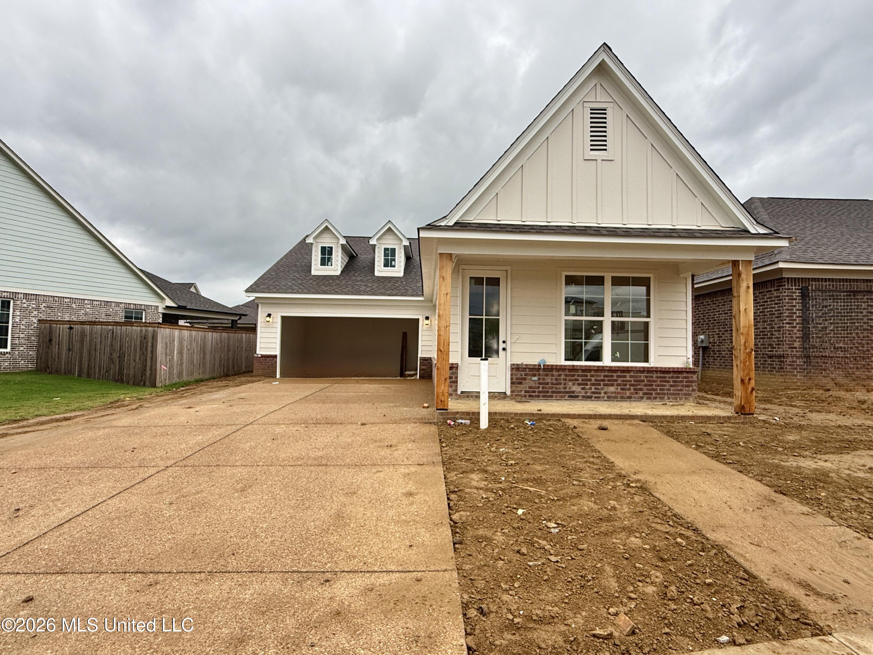 825 E Quitman Court Property Photo 3