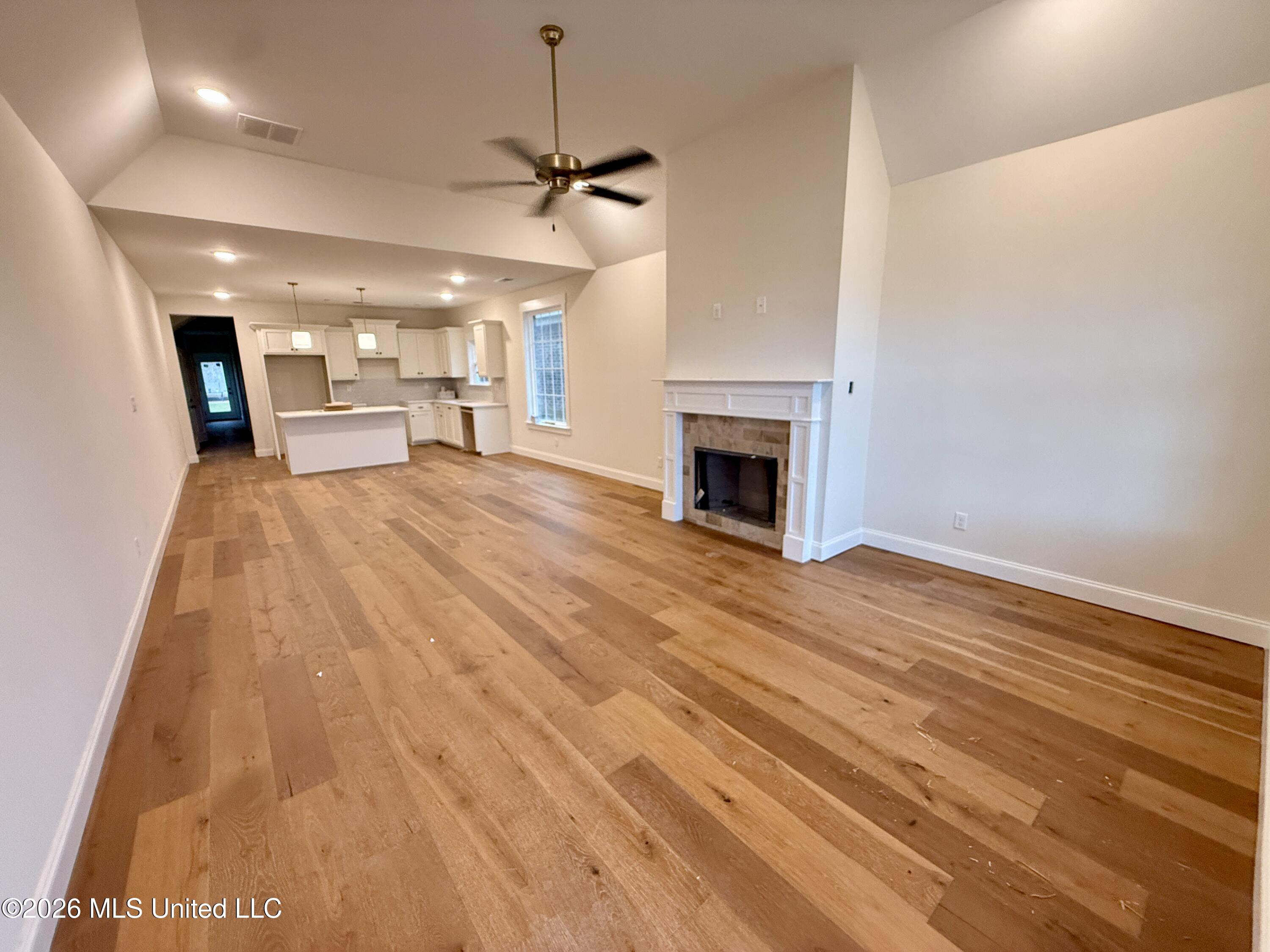 825 E Quitman Court Property Photo 4