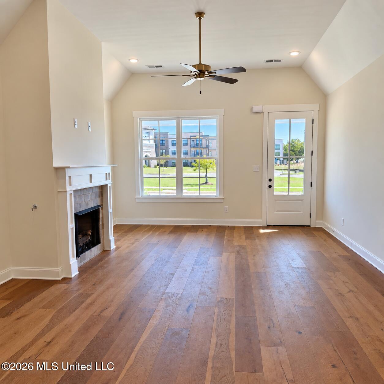 825 E Quitman Court Property Photo 4