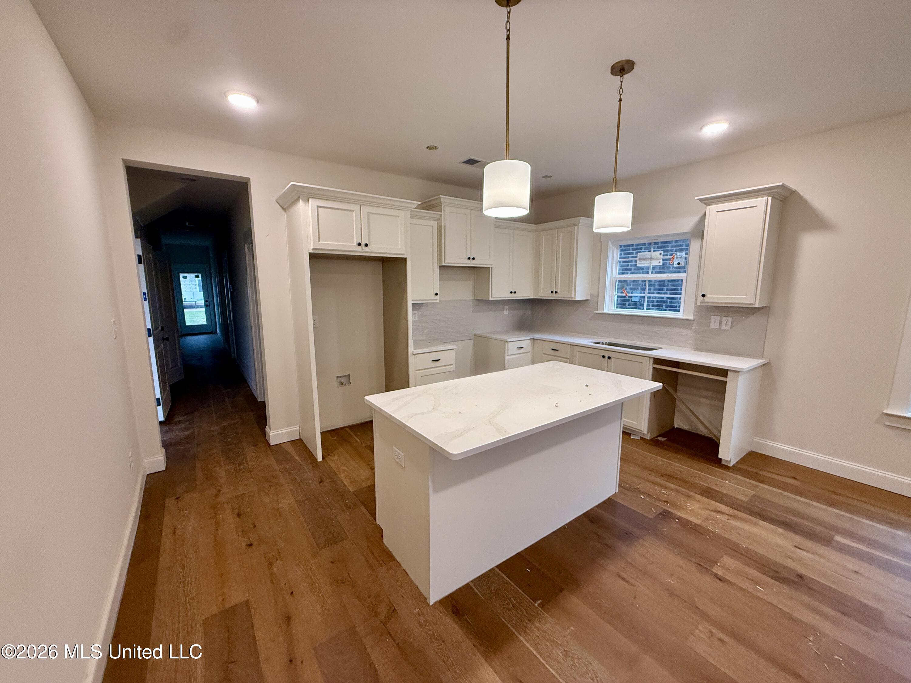 825 E Quitman Court Property Photo 8