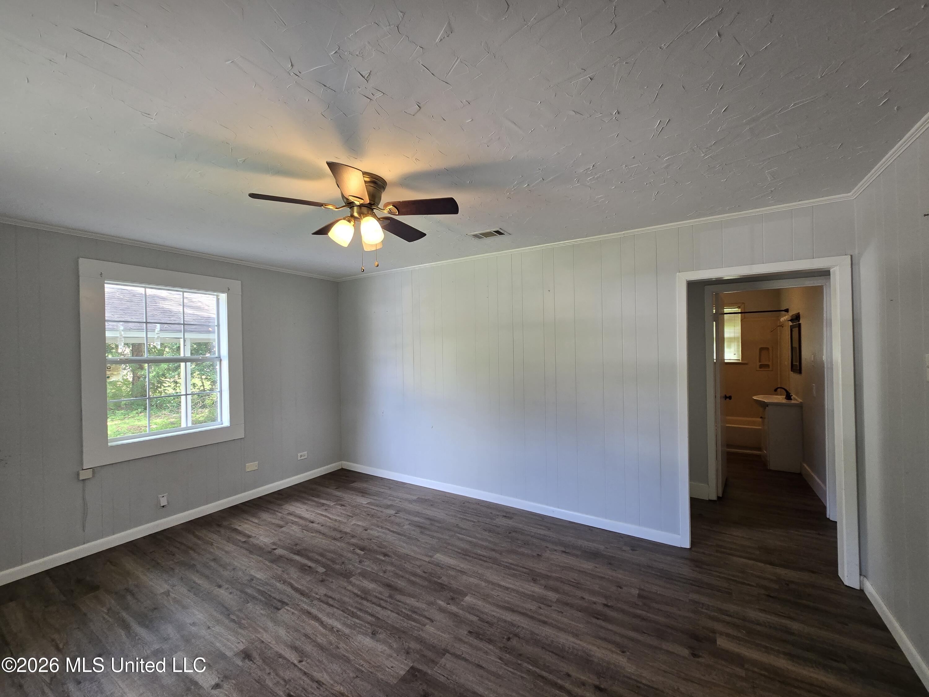 2208 Glendale Avenue Property Photo 2