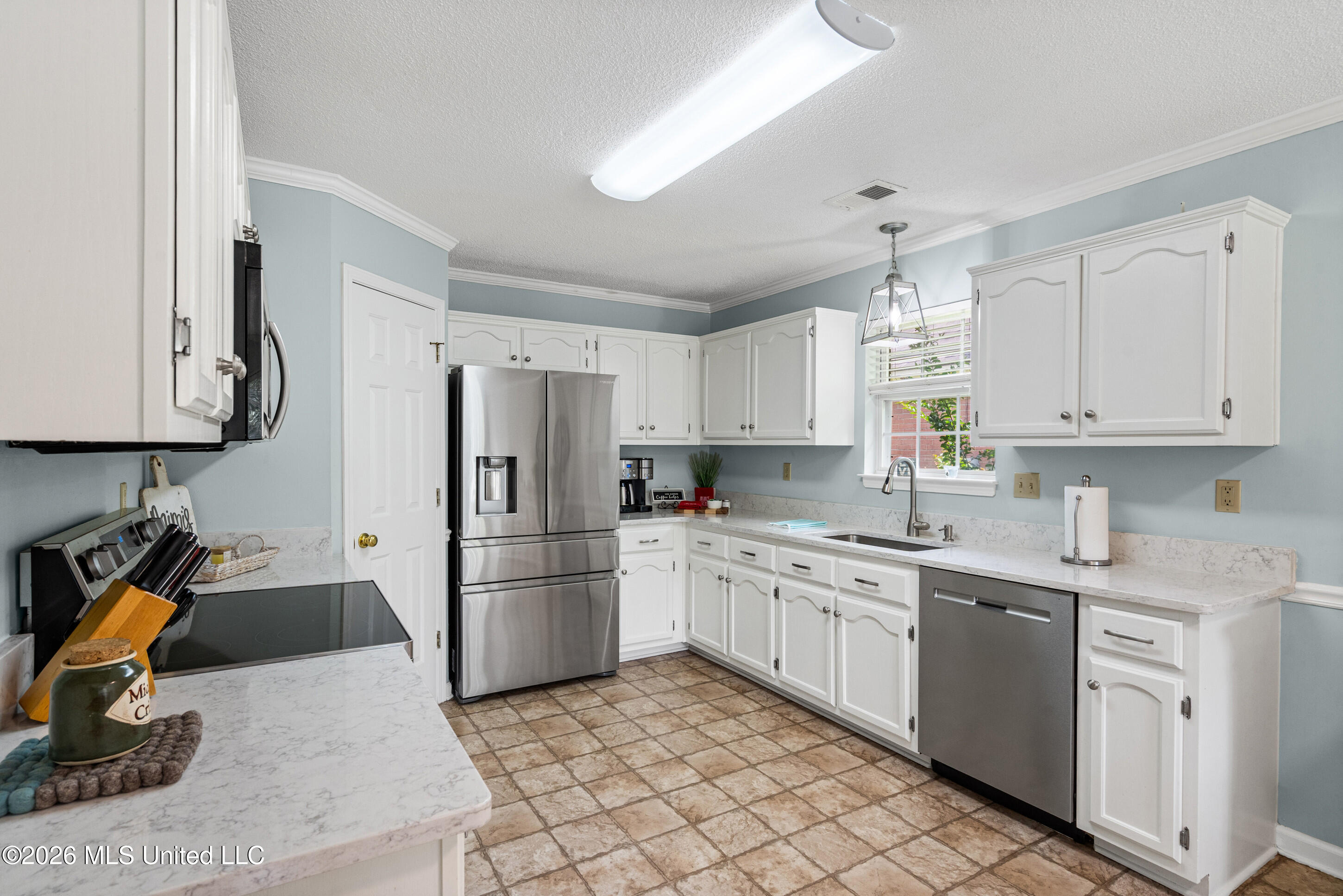 9321 Hickory Drive Property Photo 3