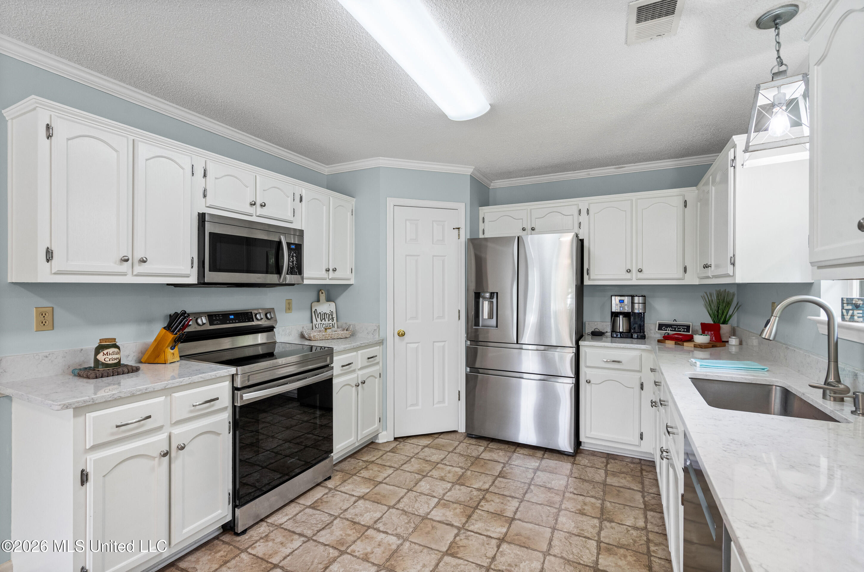 9321 Hickory Drive Property Photo 4