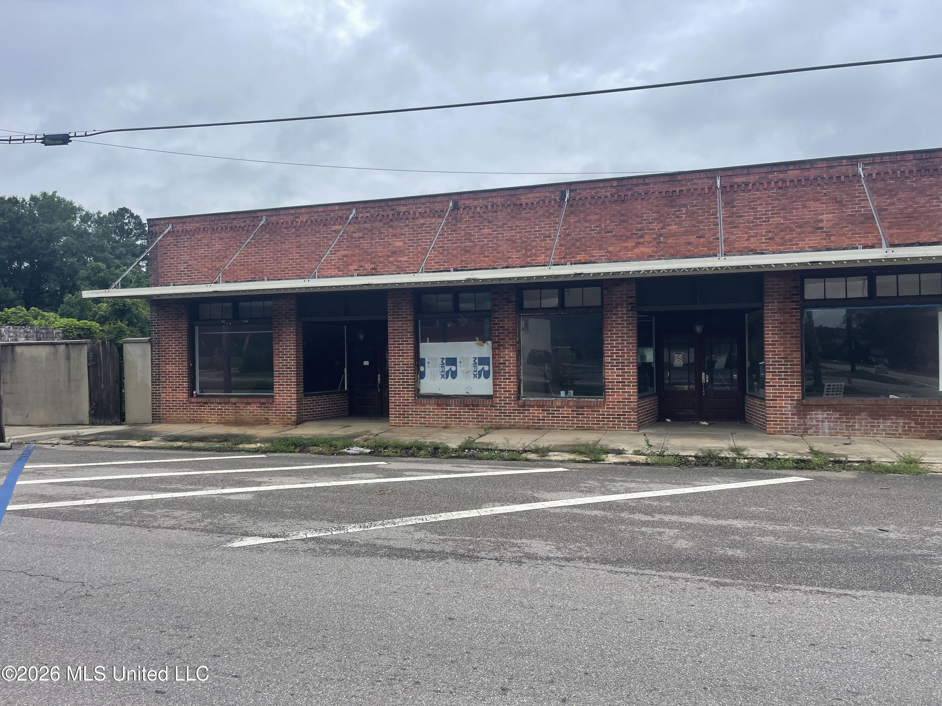 300 W Main Avenue Property Photo 1