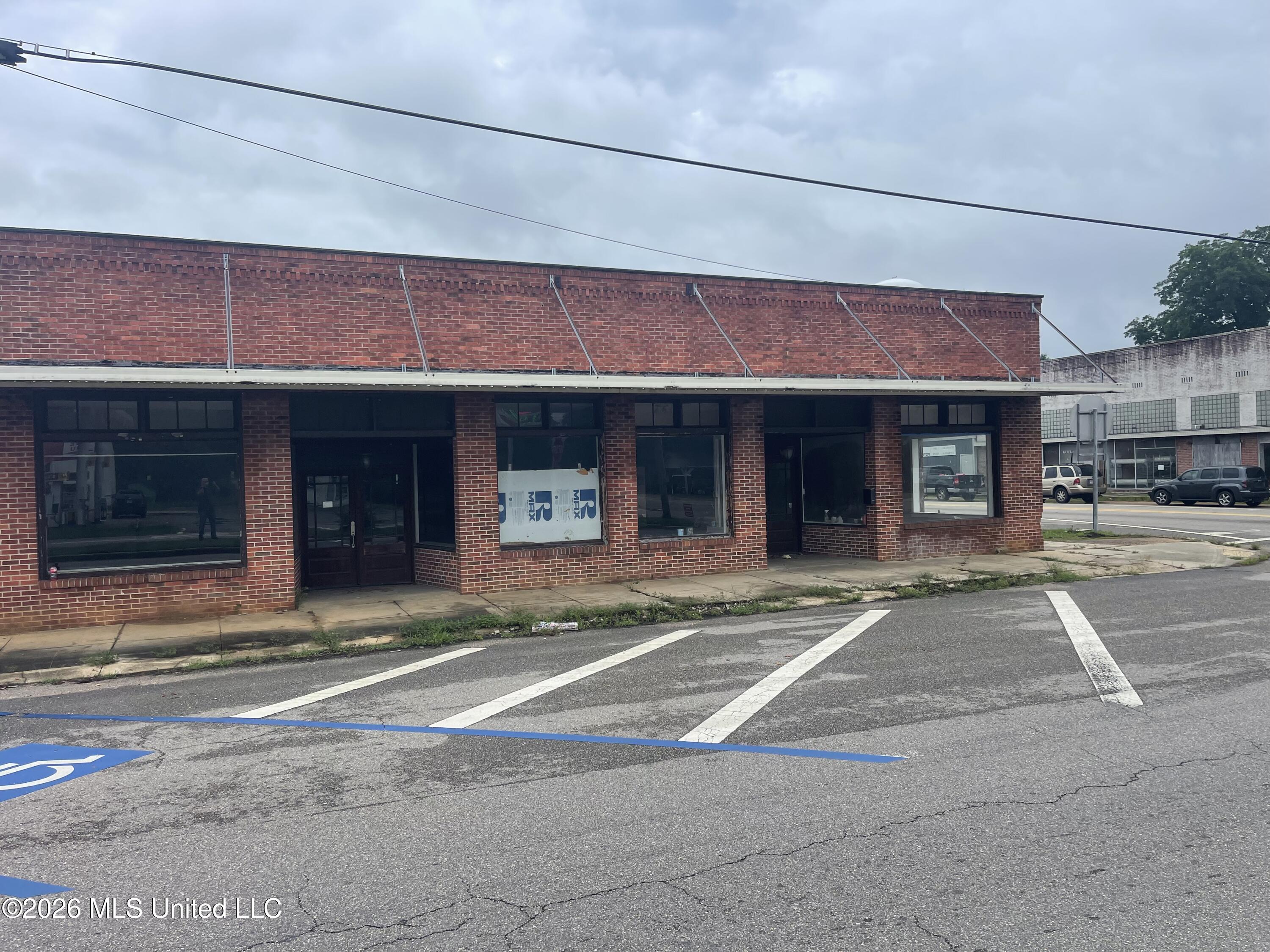 300 W Main Avenue Property Photo 2
