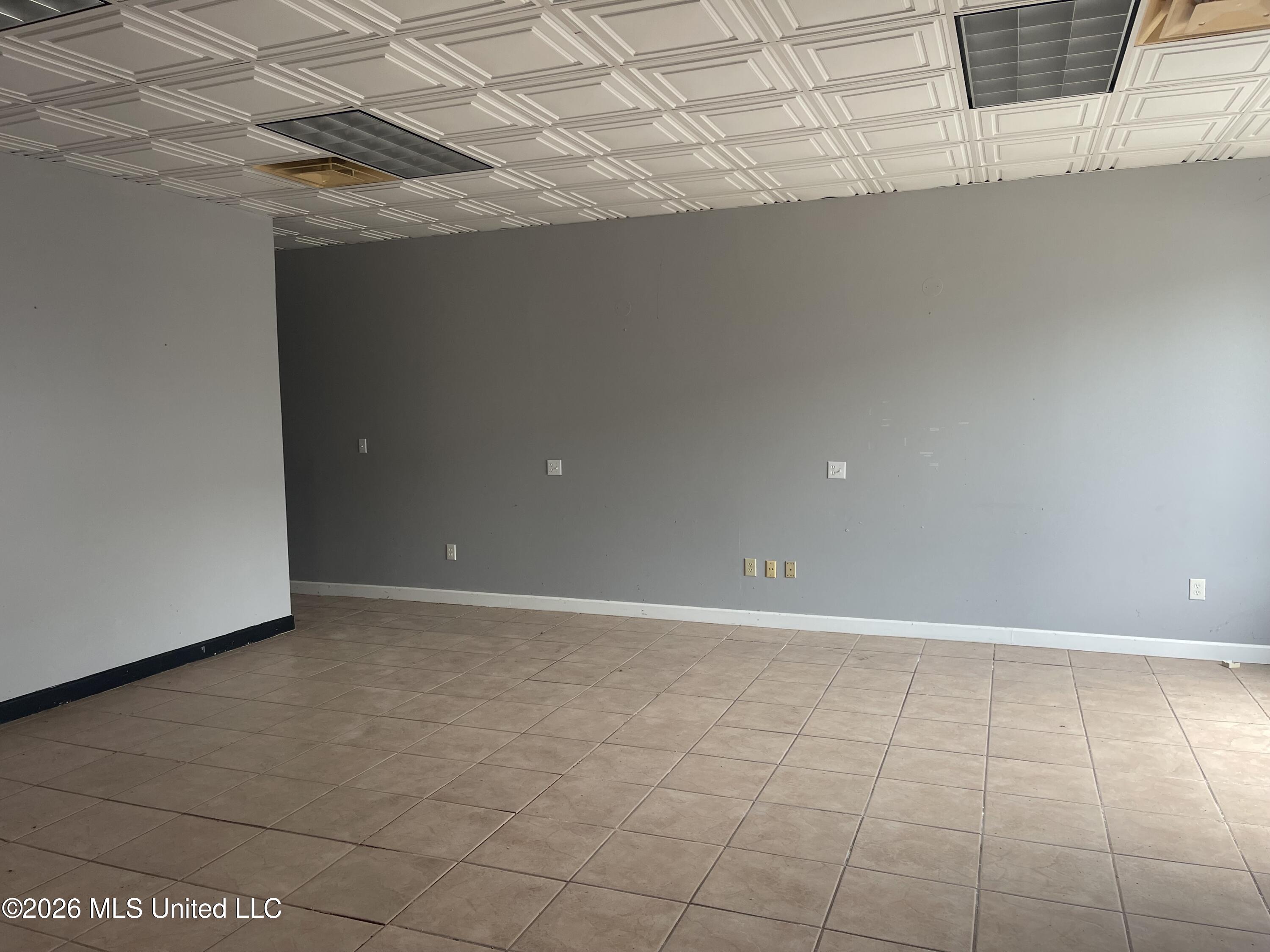 300 W Main Avenue Property Photo 3