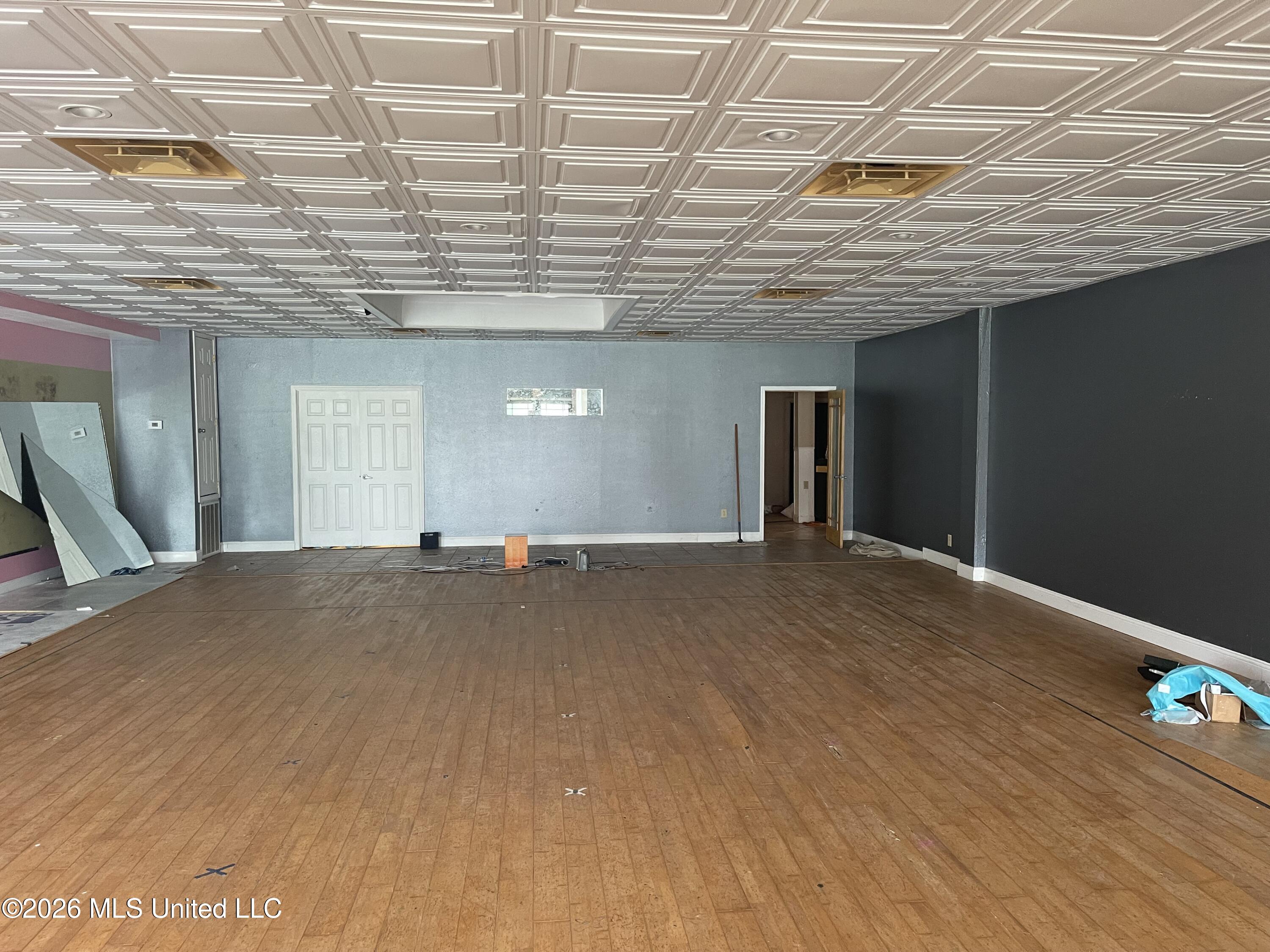 300 W Main Avenue Property Photo 4