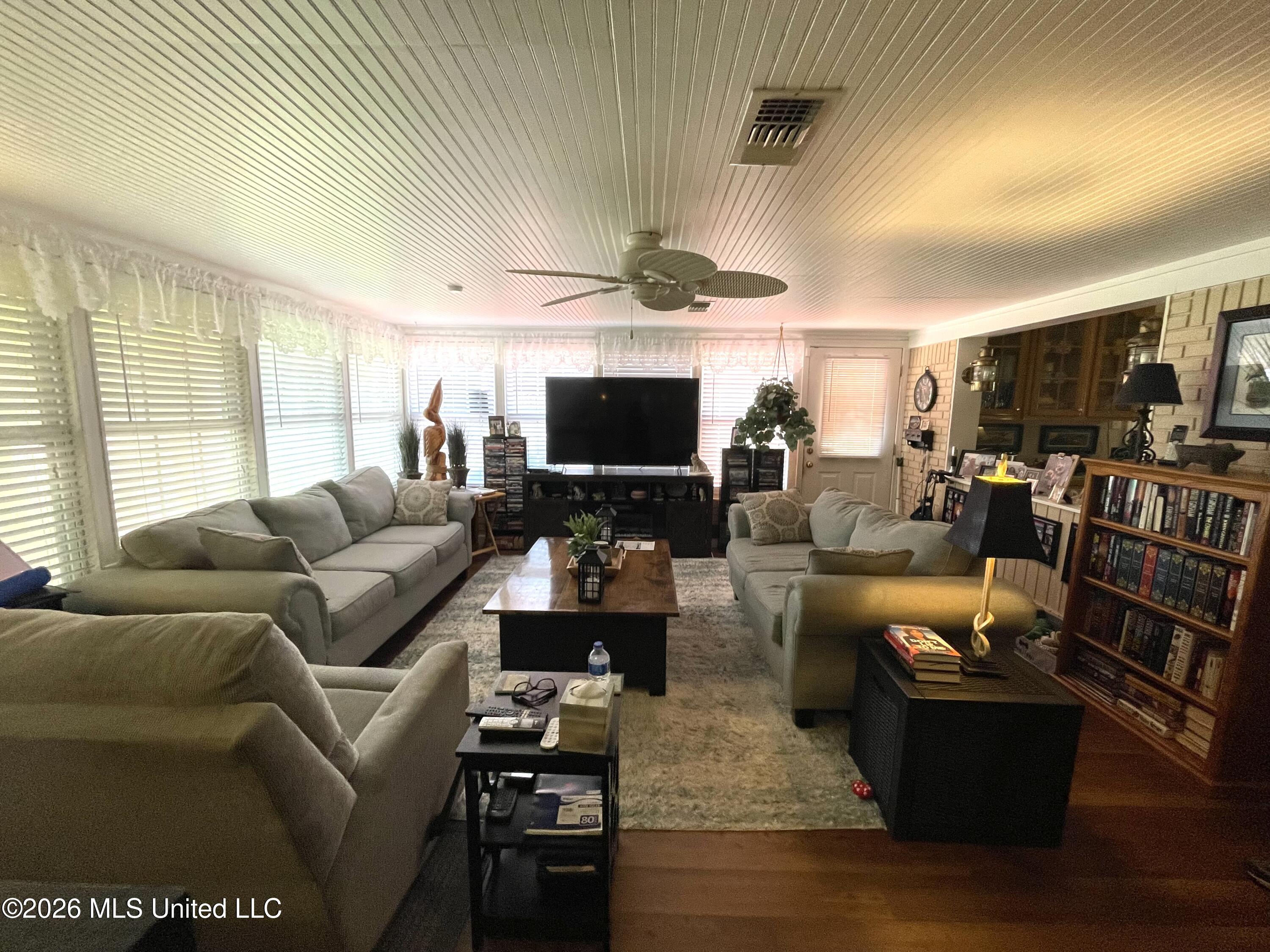325 Westview Drive Property Photo 9