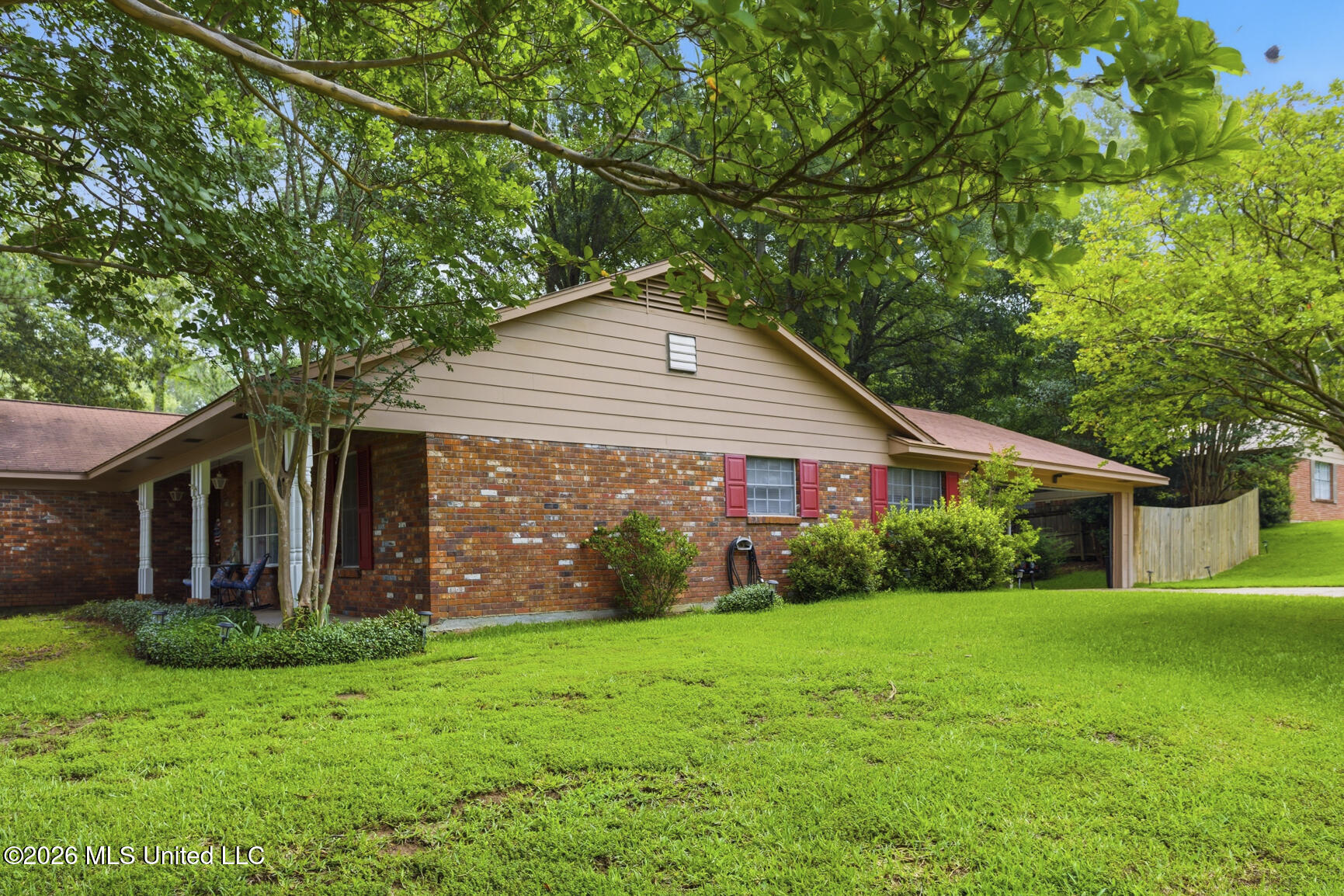 1210 Huntcliff Way Property Photo 4