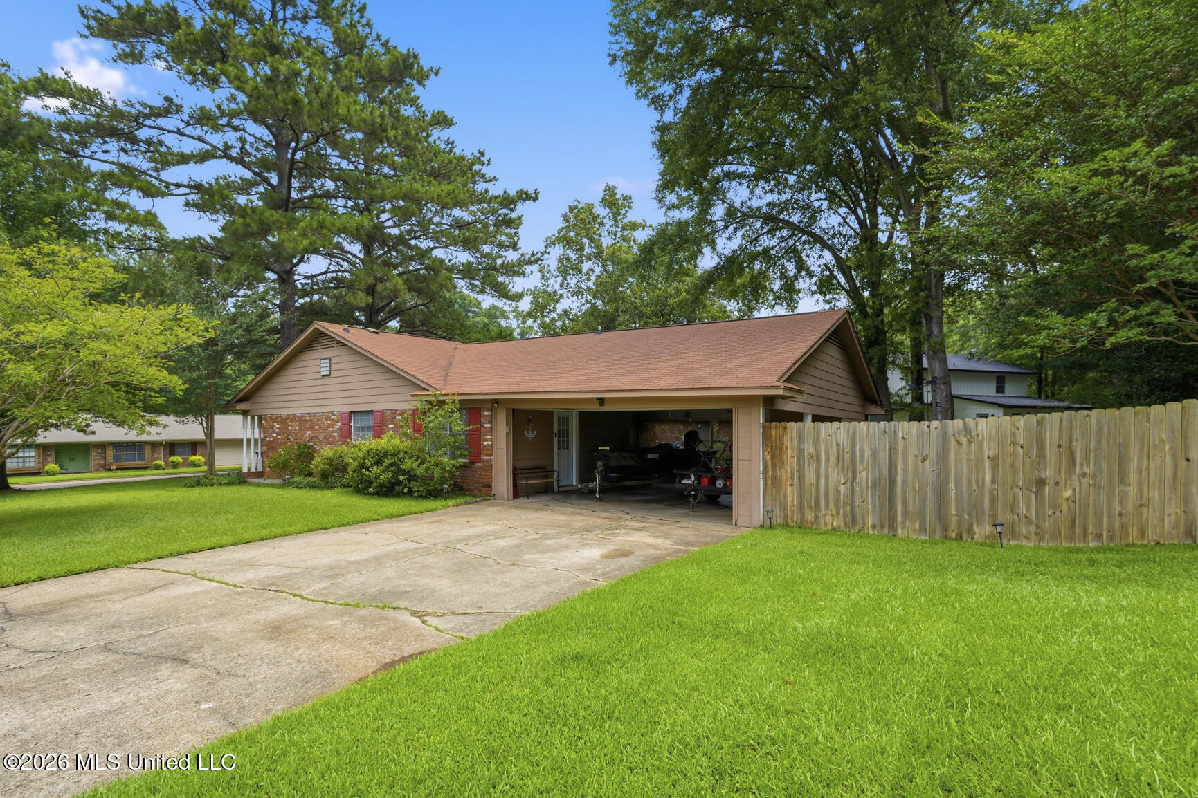 1210 Huntcliff Way Property Photo 5