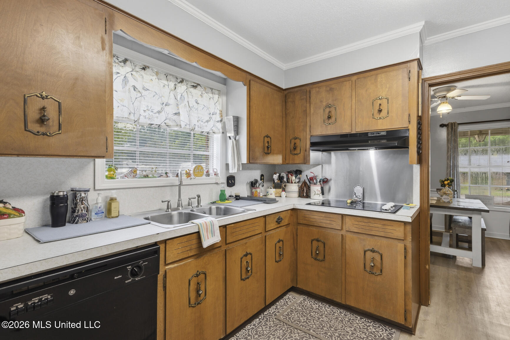 1210 Huntcliff Way Property Photo 12