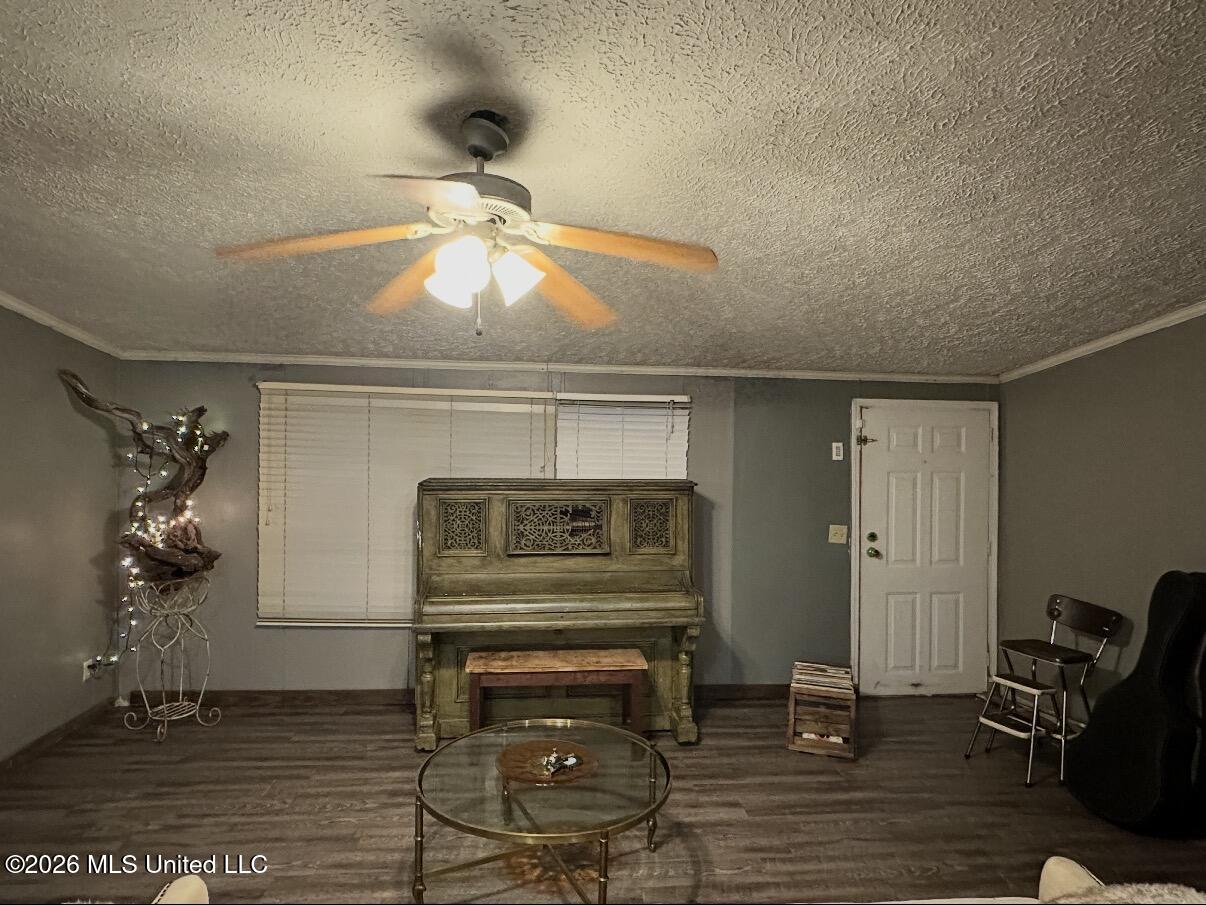 1000 Horse Shoe Circle Property Photo 5