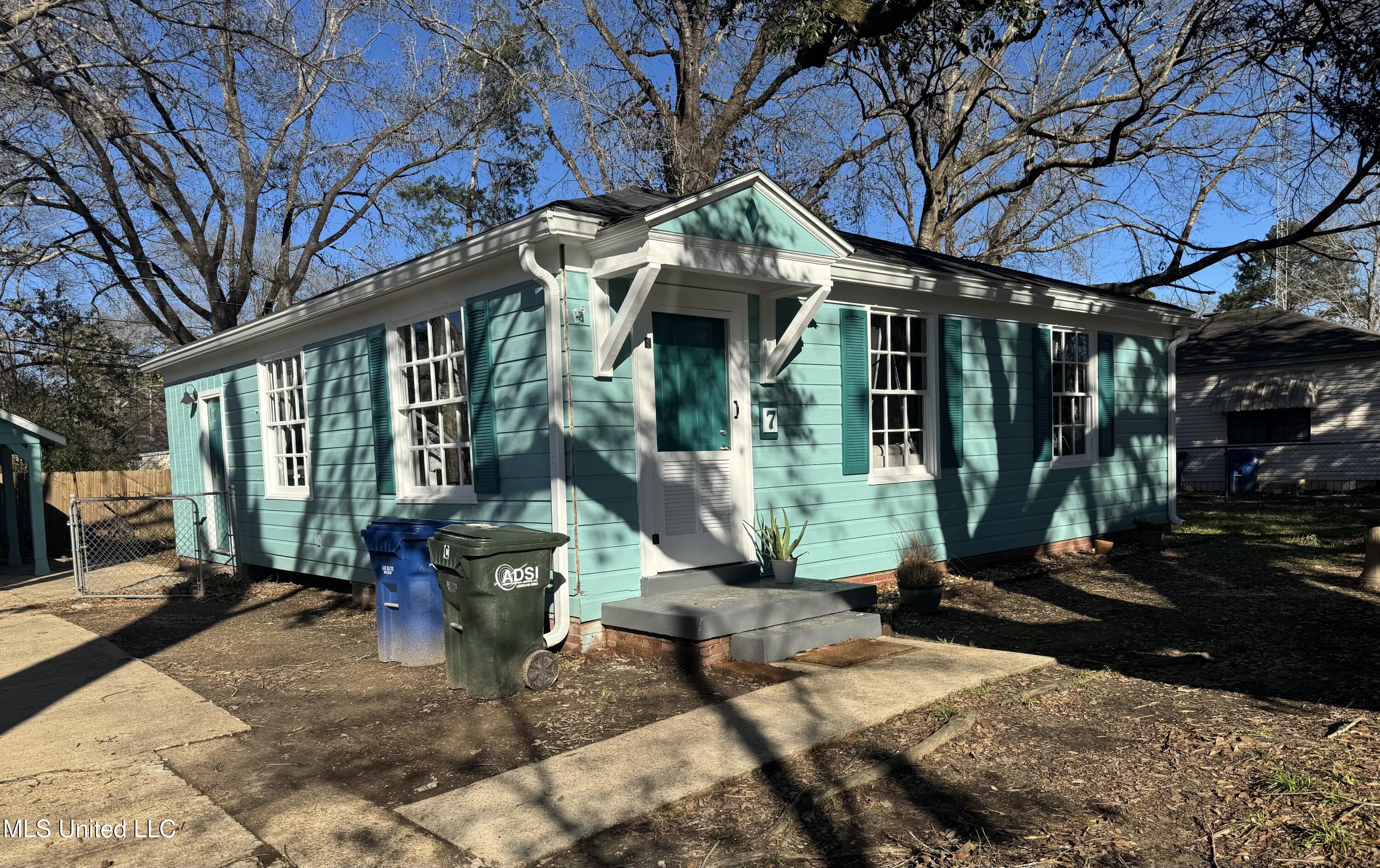 7 Maplewood Lane Property Photo 2