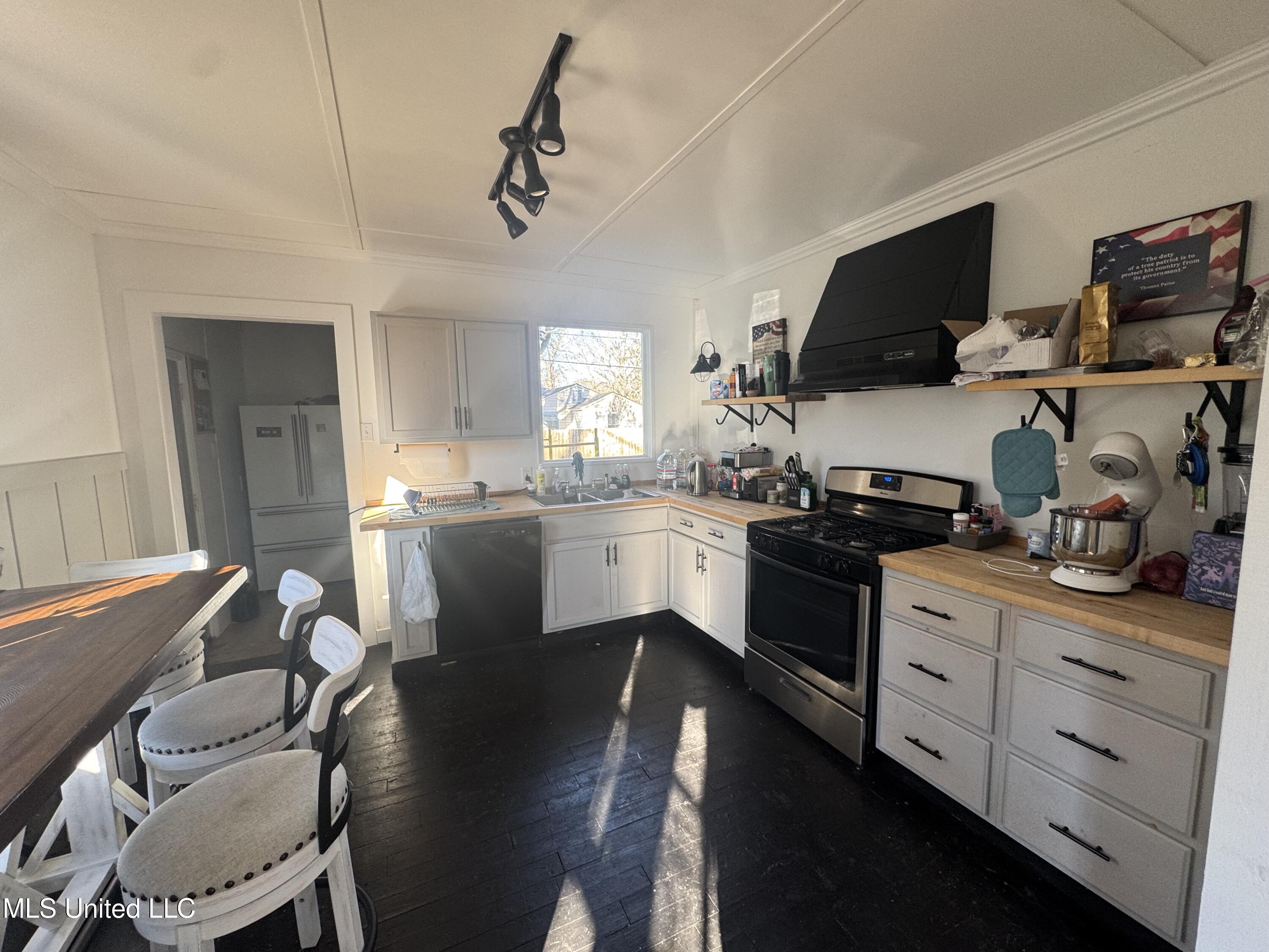 7 Maplewood Lane Property Photo 6
