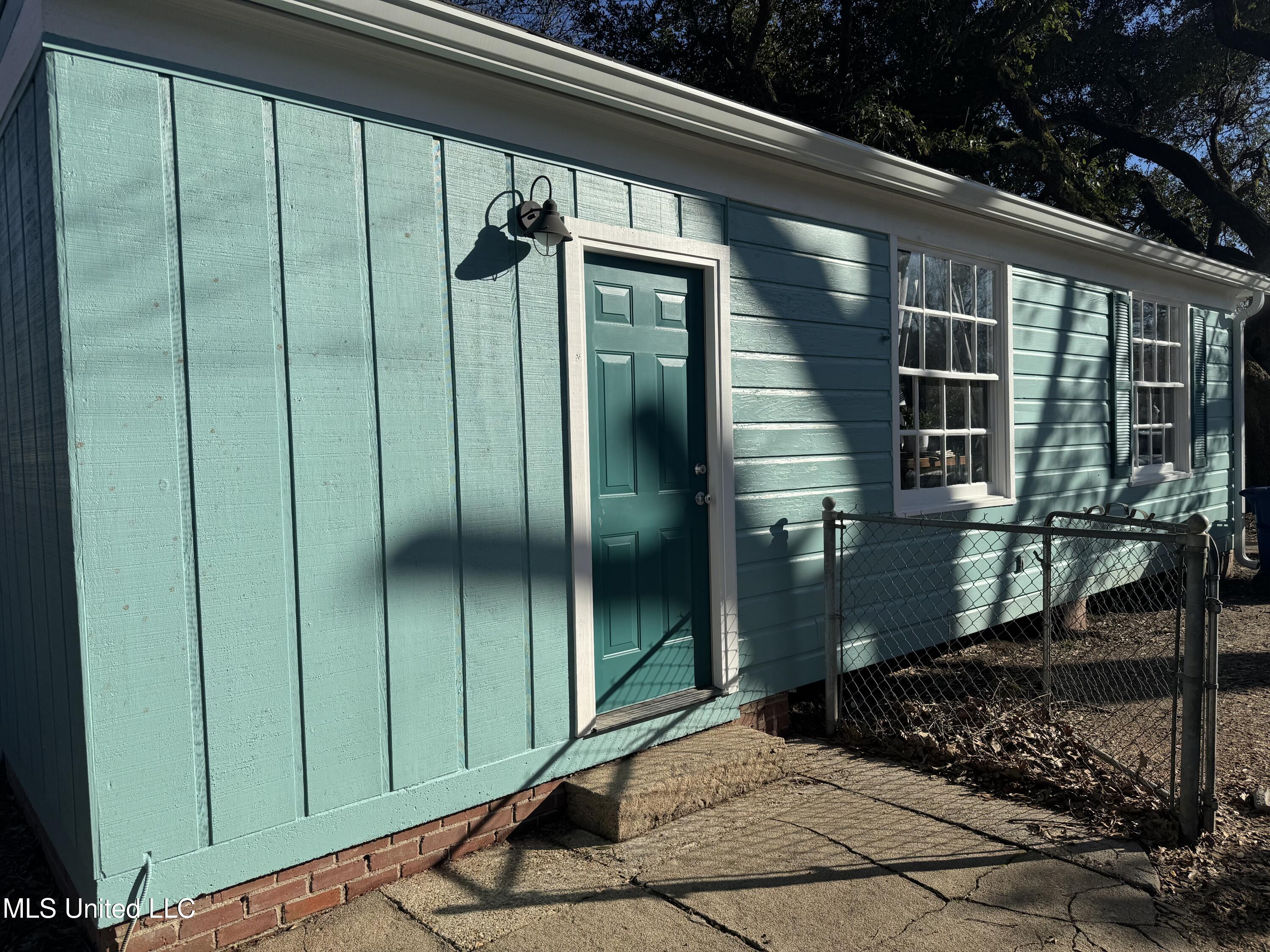 7 Maplewood Lane Property Photo 8