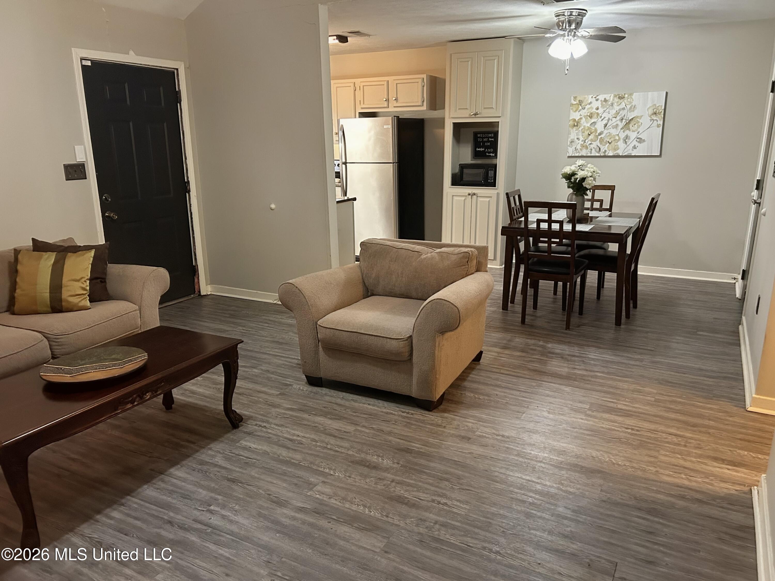 7037 Copper Cove Property Photo 3