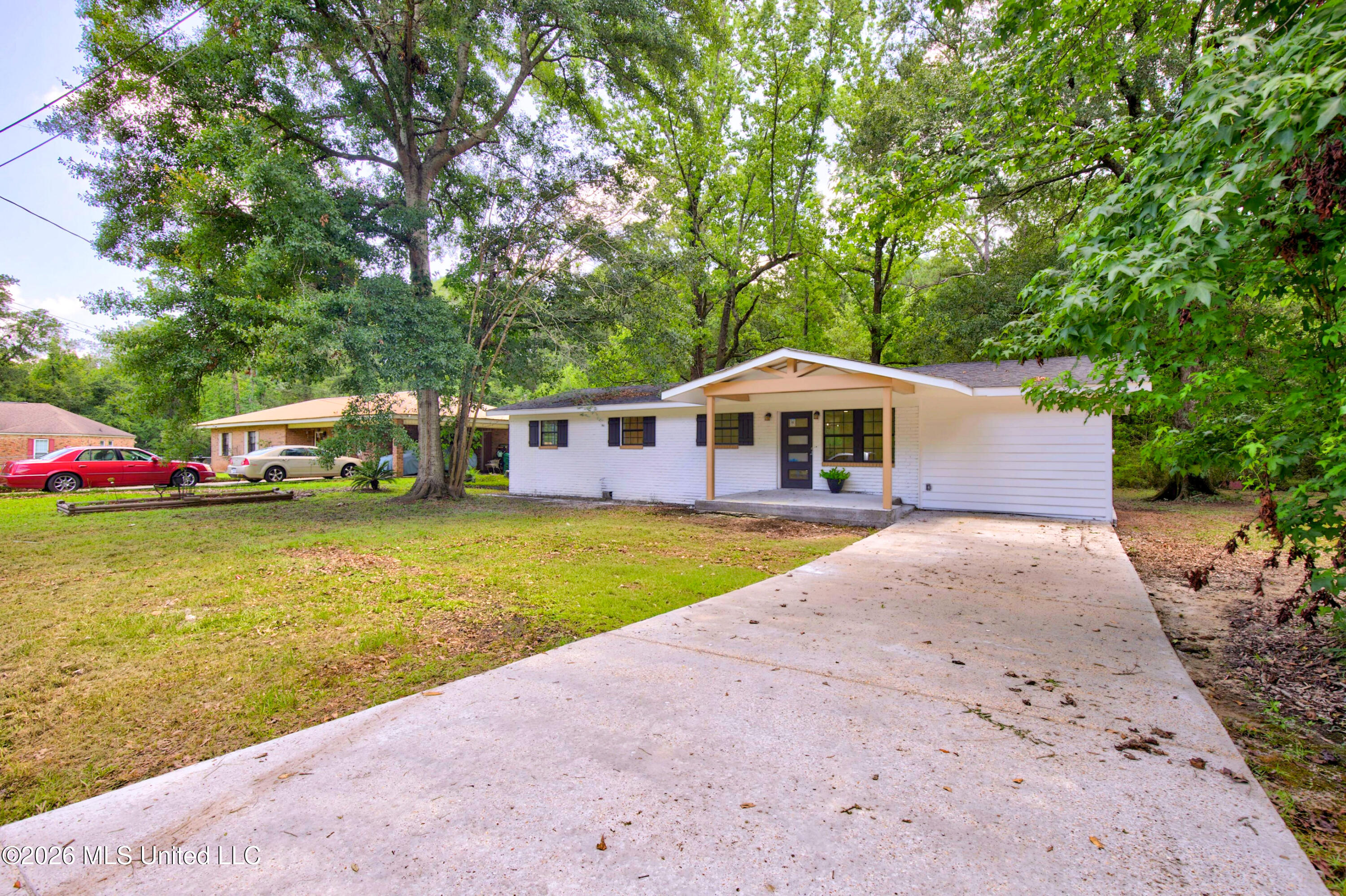 839 Herrin Drive Property Photo 3