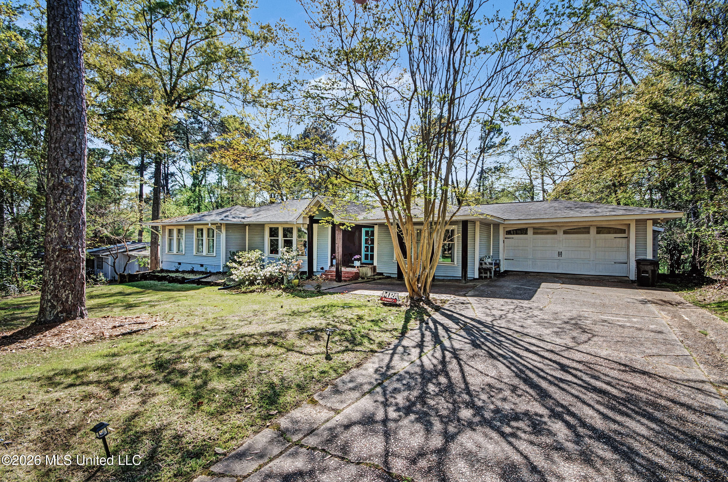 3919 Pinewood Drive Property Photo 2