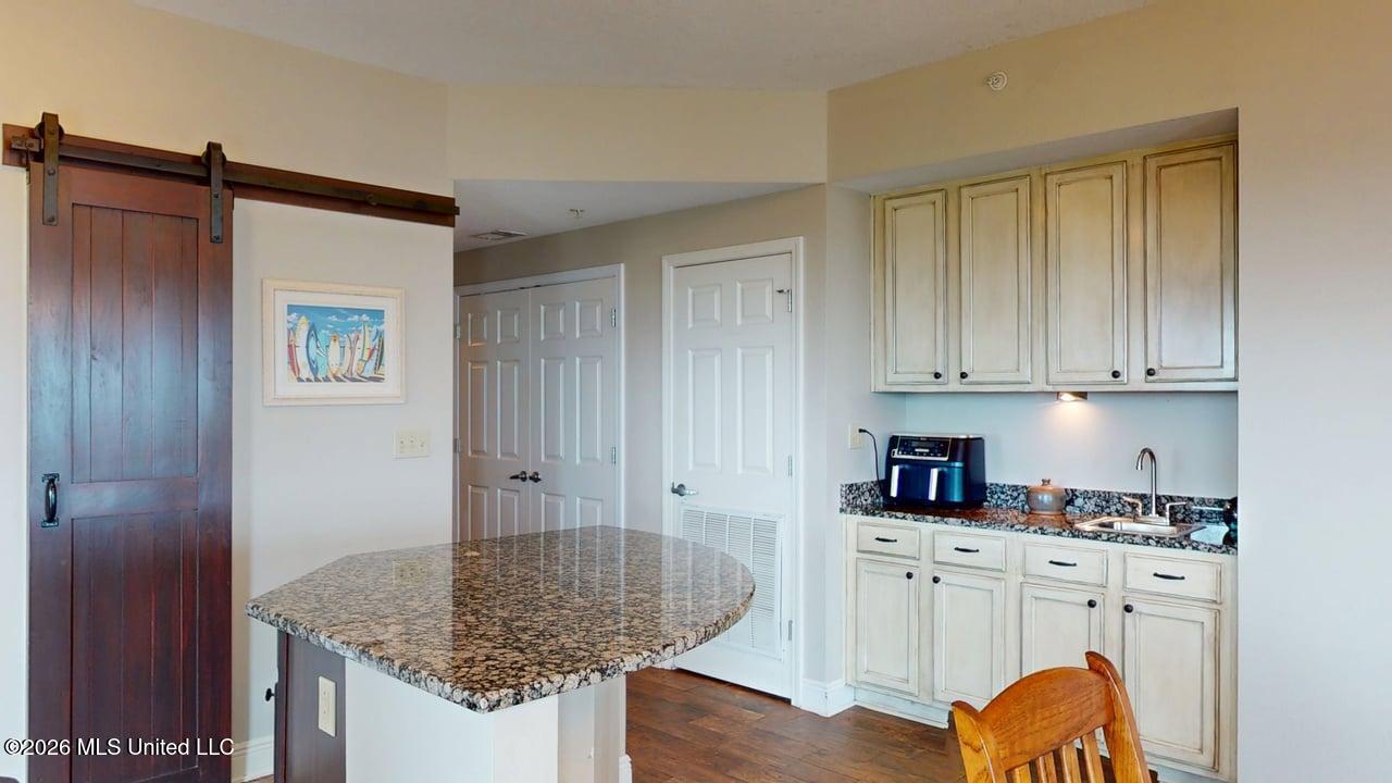 2228 Beach Drive Property Photo 7
