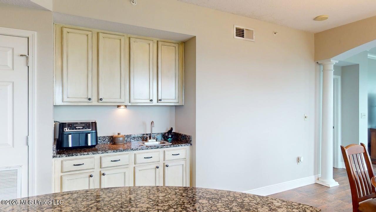 2228 Beach Drive Property Photo 8