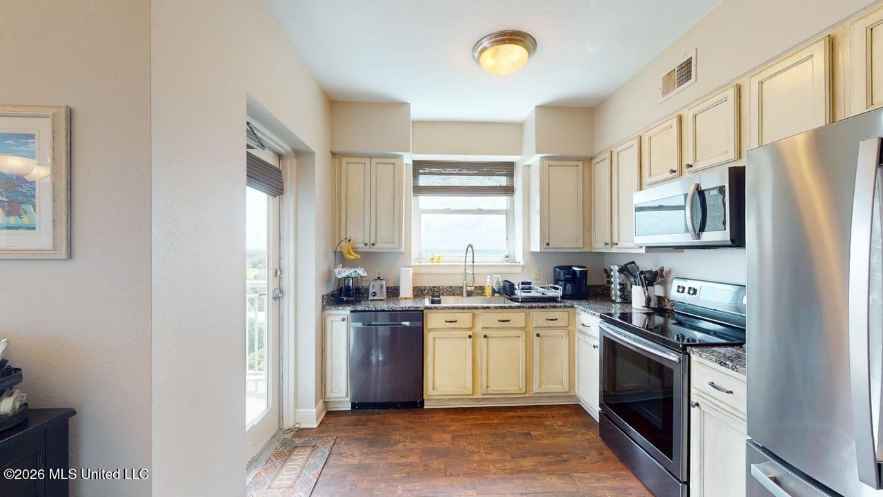 2228 Beach Drive Property Photo 9