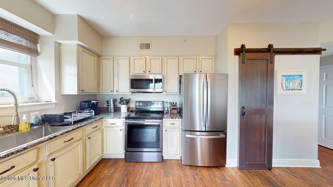 2228 Beach Drive Property Photo 10