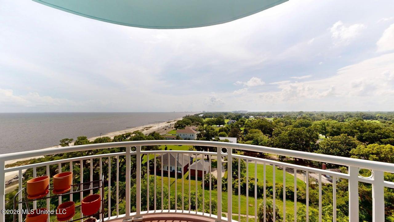 2228 Beach Drive Property Photo 11