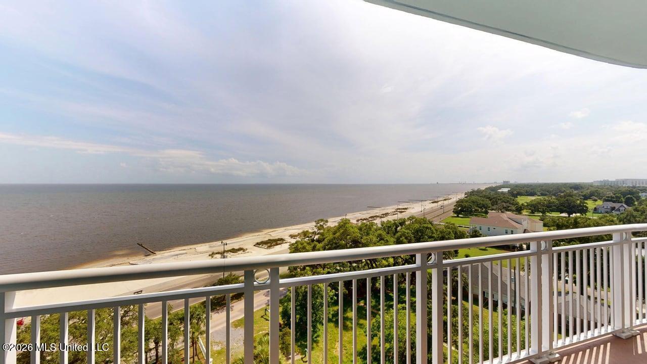 2228 Beach Drive Property Photo 25