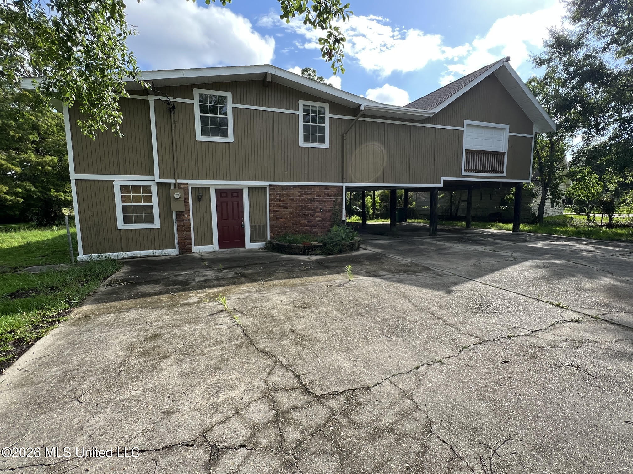 2139 Hollywood Drive Property Photo 1