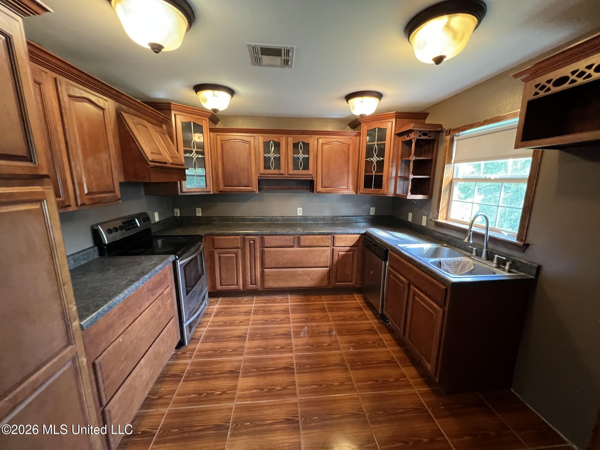 2139 Hollywood Drive Property Photo 7