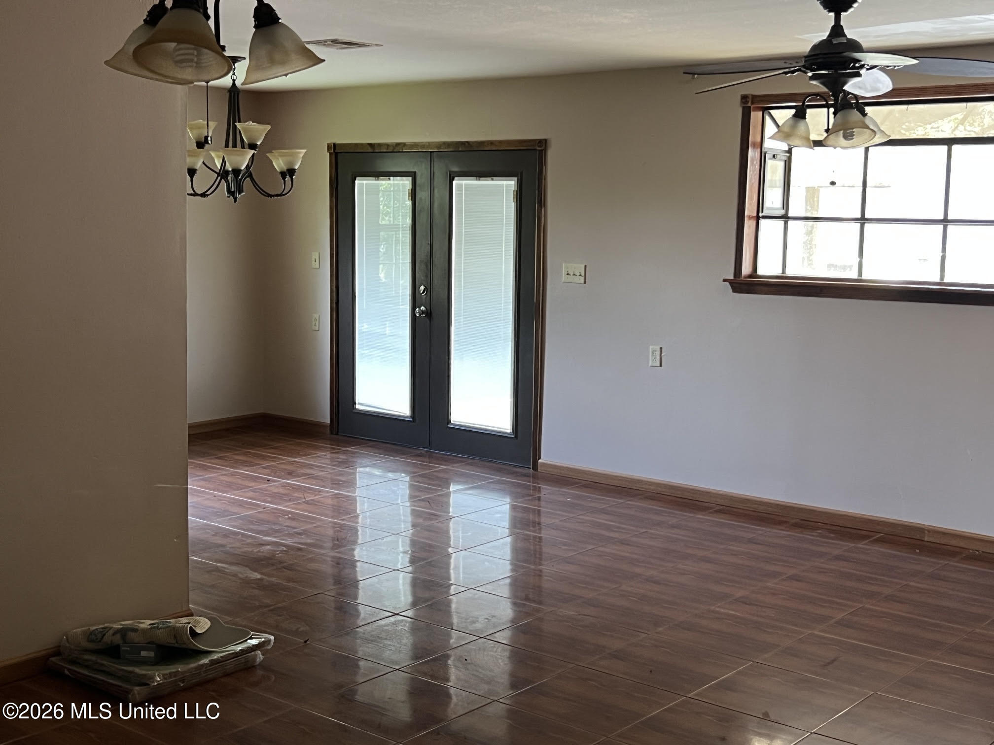 2139 Hollywood Drive Property Photo 8