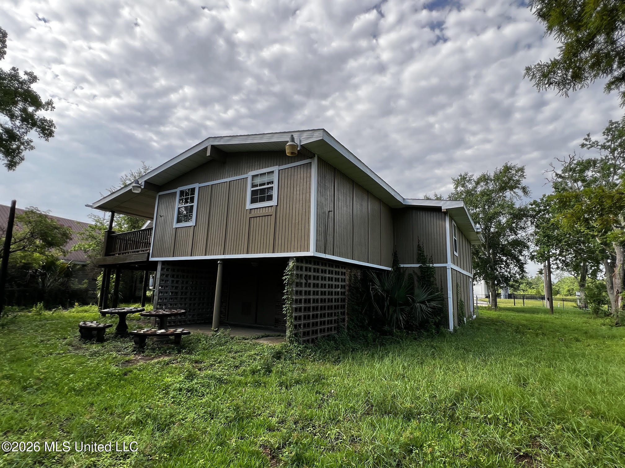 2139 Hollywood Drive Property Photo 10