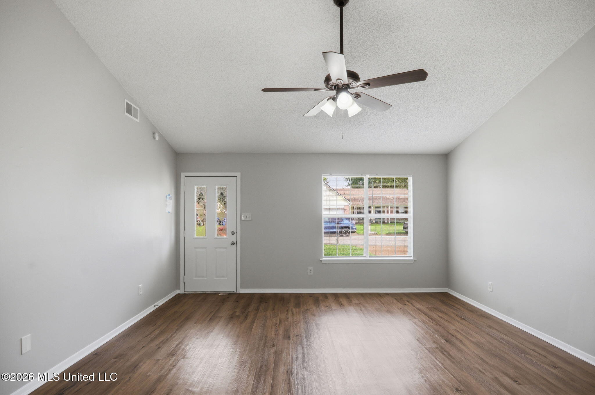 2664 Waverly Drive Property Photo 4
