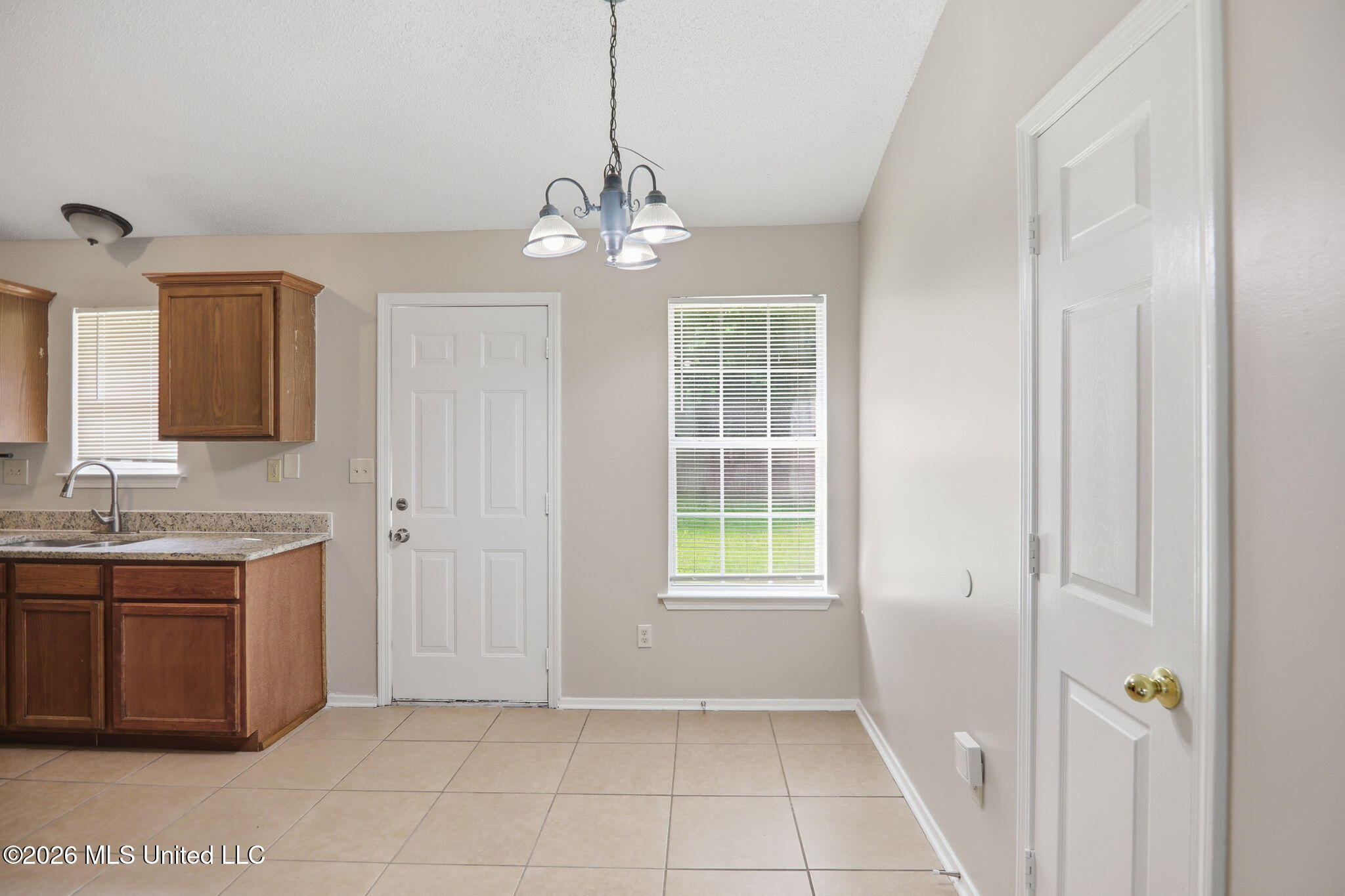 2664 Waverly Drive Property Photo 11
